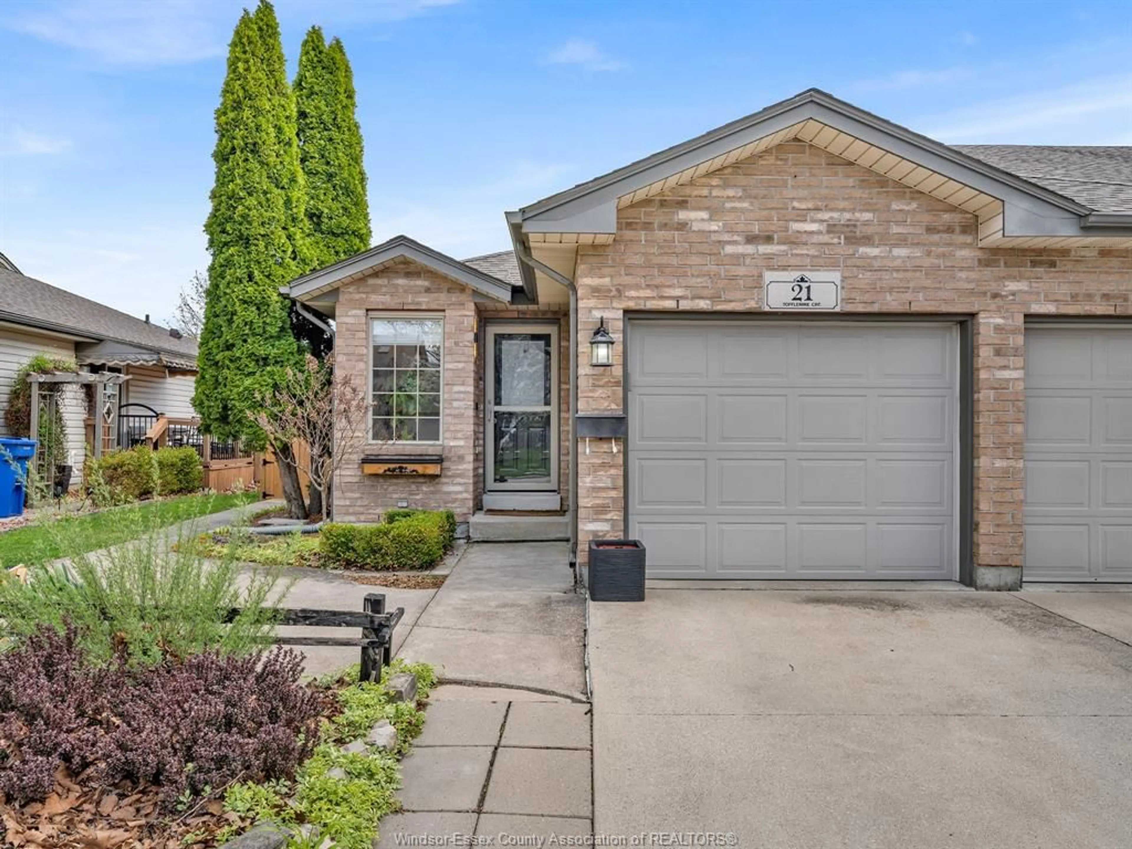 Home with brick exterior material, street for 21 TOFFLEMIRE Crt, Amherstburg Ontario N9V 4E3