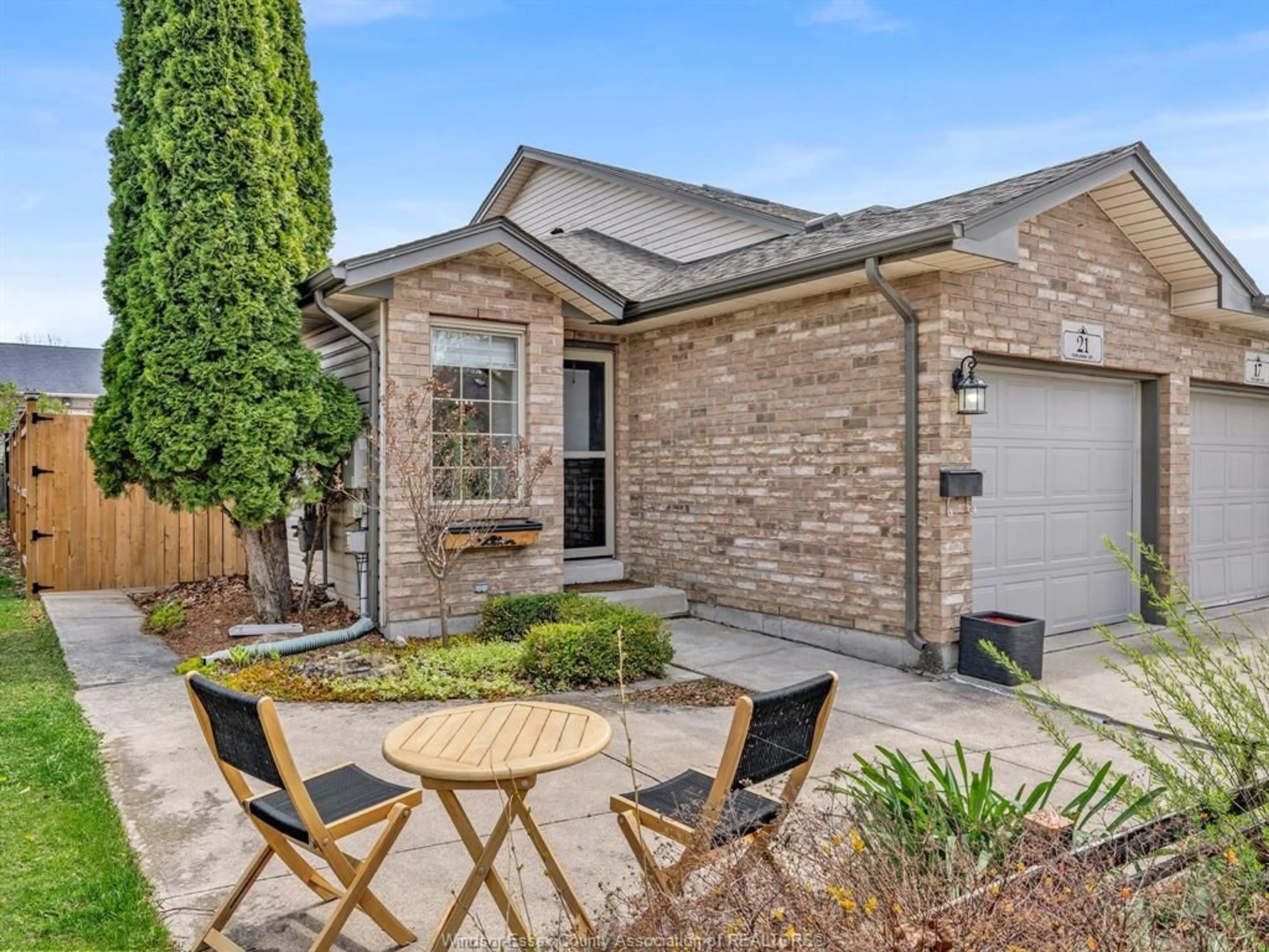 Home with brick exterior material, street for 21 TOFFLEMIRE Crt, Amherstburg Ontario N9V 4E3