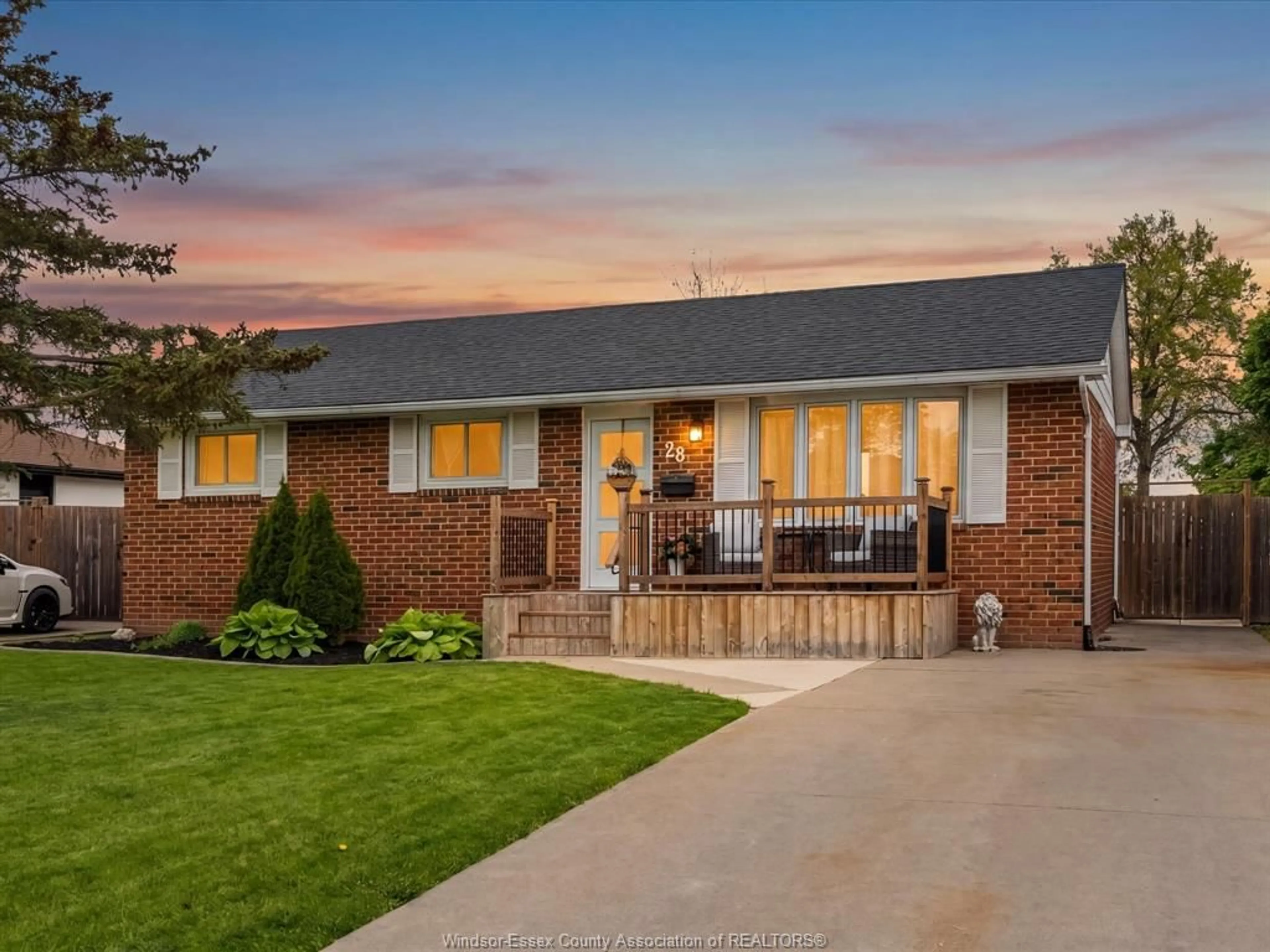 Home with brick exterior material, unknown for 28 St. Charles, Amherstburg Ontario N9V 3J7