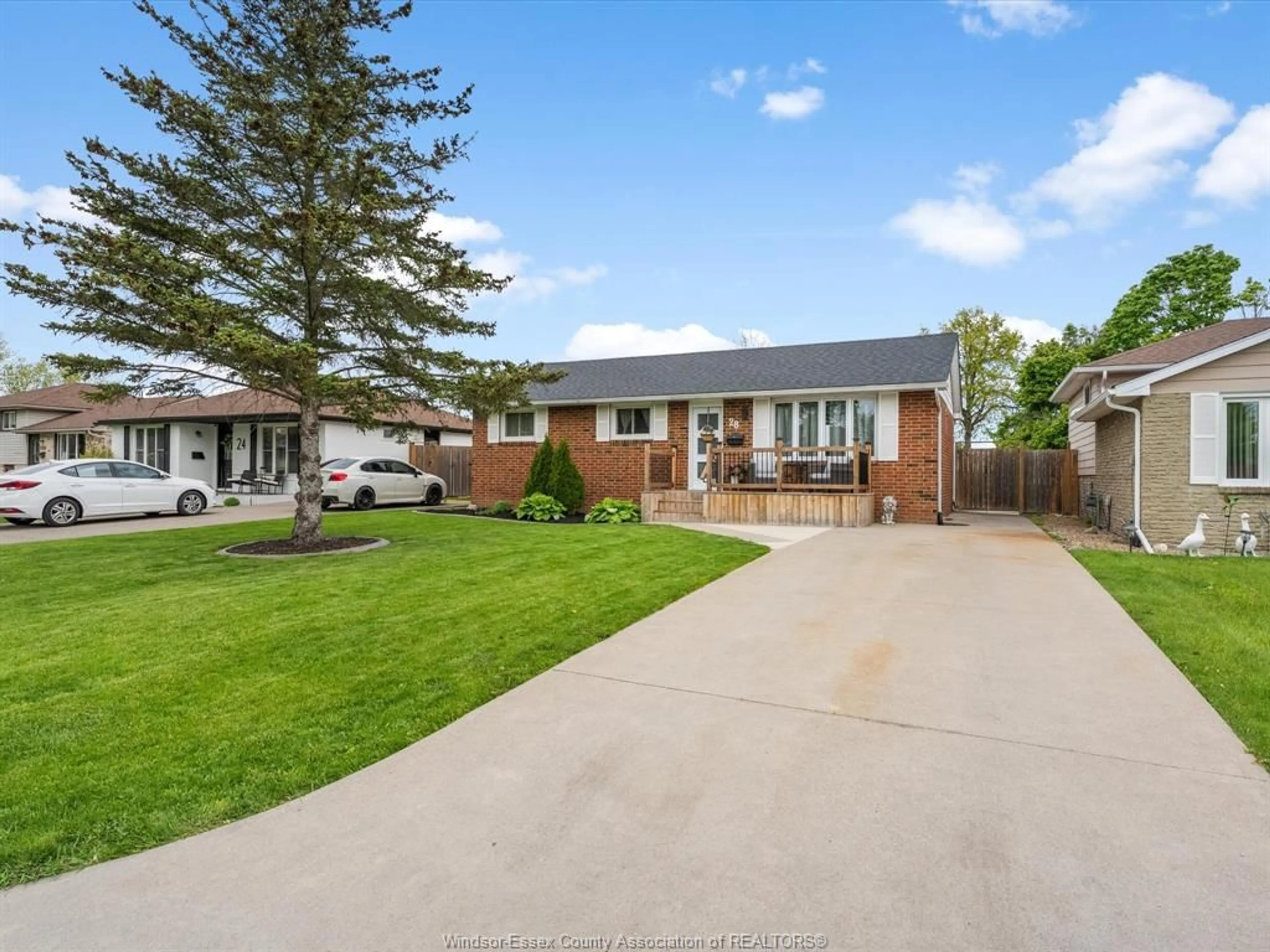 A pic from outside/outdoor area/front of a property/back of a property/a pic from drone, street for 28 St. Charles, Amherstburg Ontario N9V 3J7