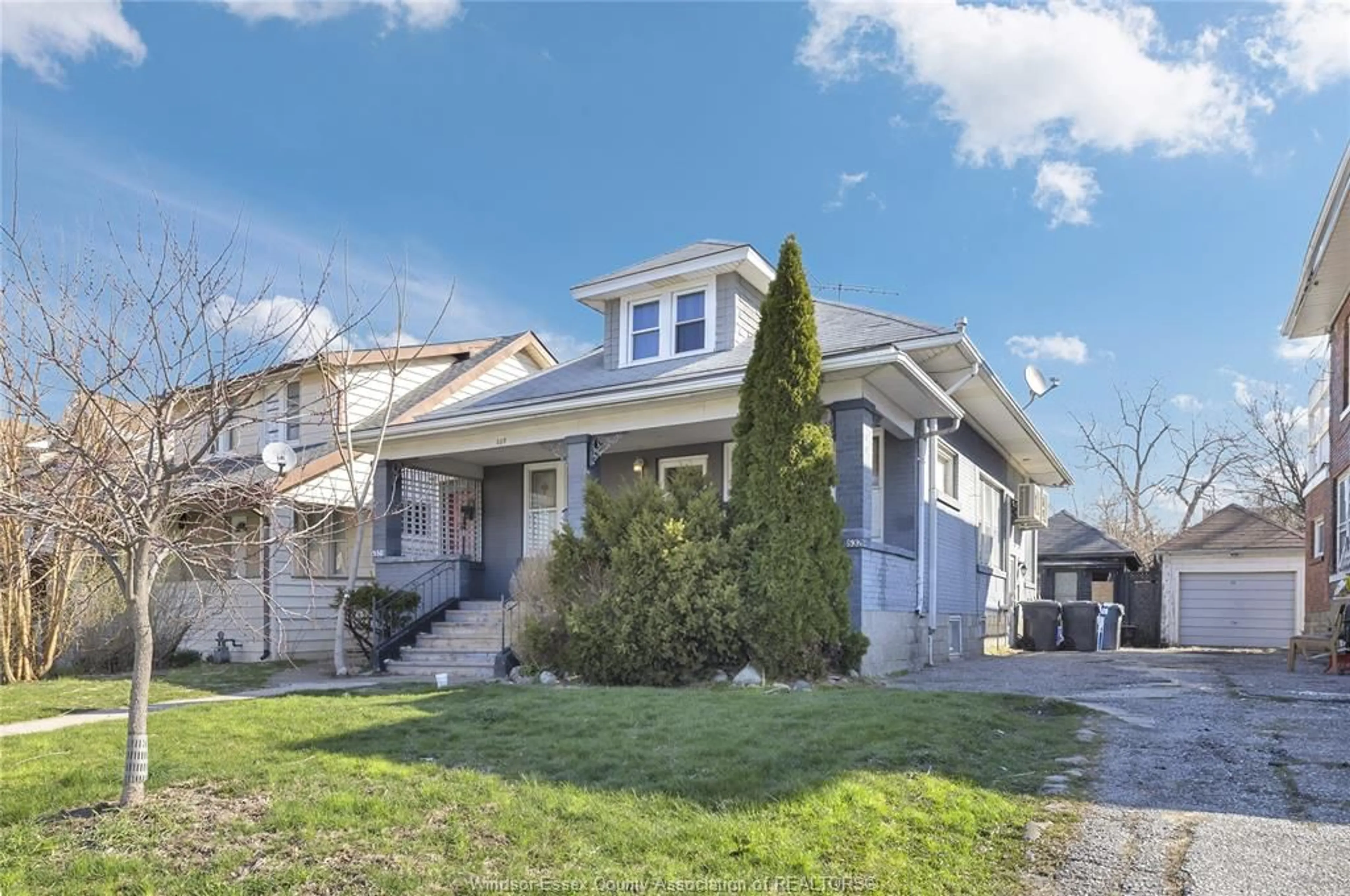Home with vinyl exterior material, street for 530-532 CAMPBELL, Windsor Ontario N9B 2H4