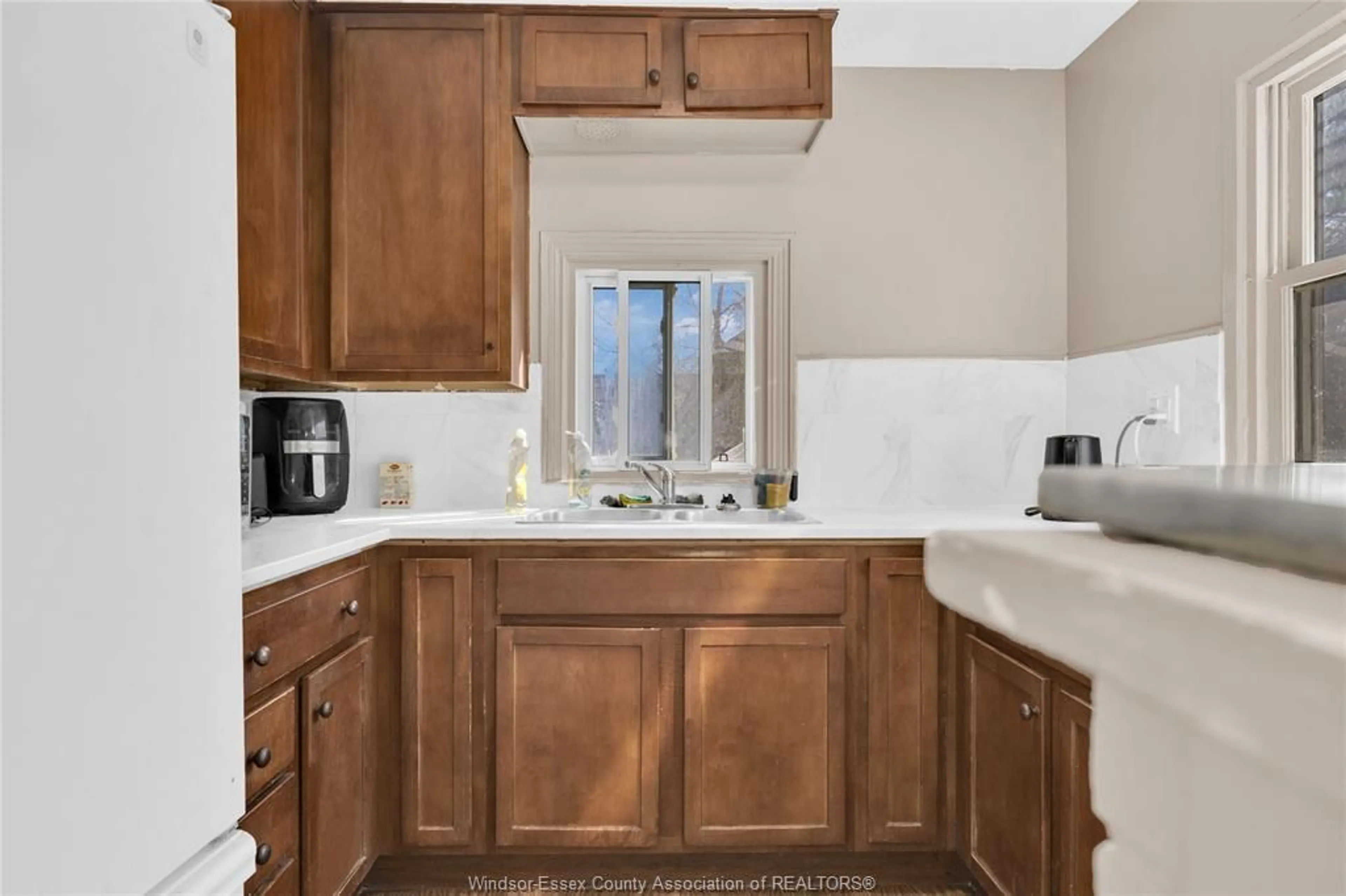 Standard kitchen, ceramic/tile floor for 530-532 CAMPBELL, Windsor Ontario N9B 2H4