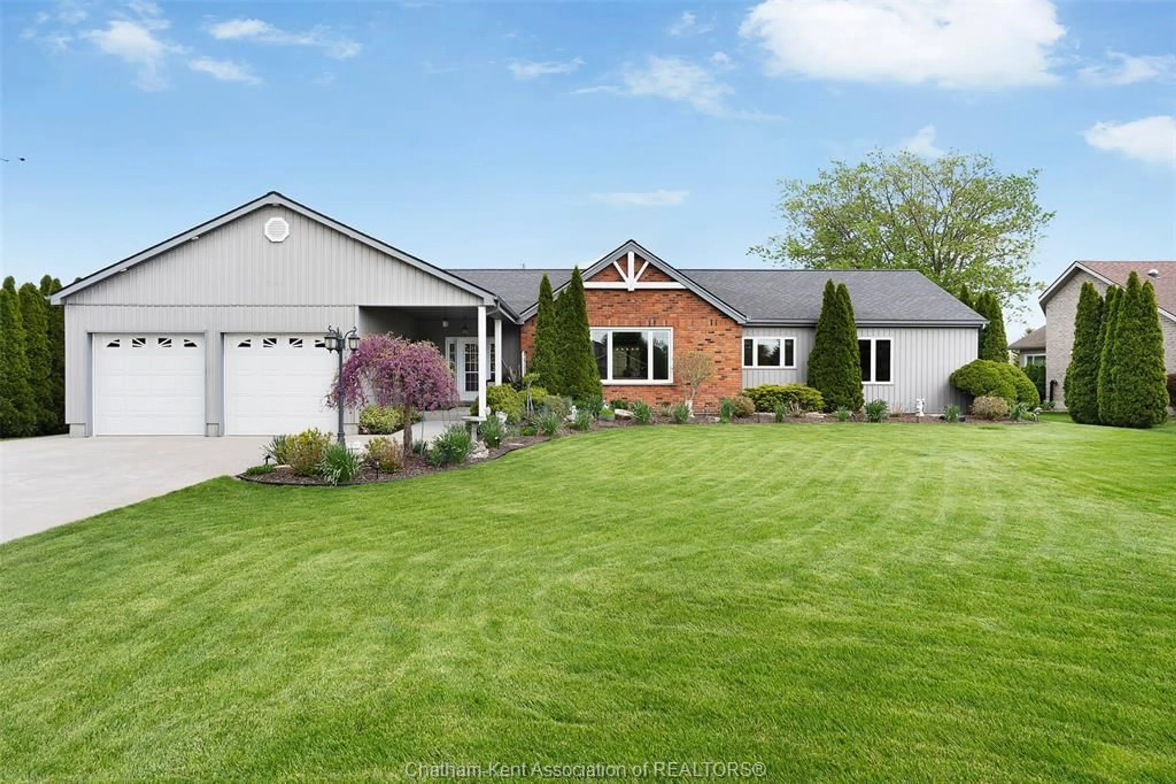 A pic from outside/outdoor area/front of a property/back of a property/a pic from drone, street for 970 RIVAIT Dr, Lighthouse Cove Ontario N0P 2L0