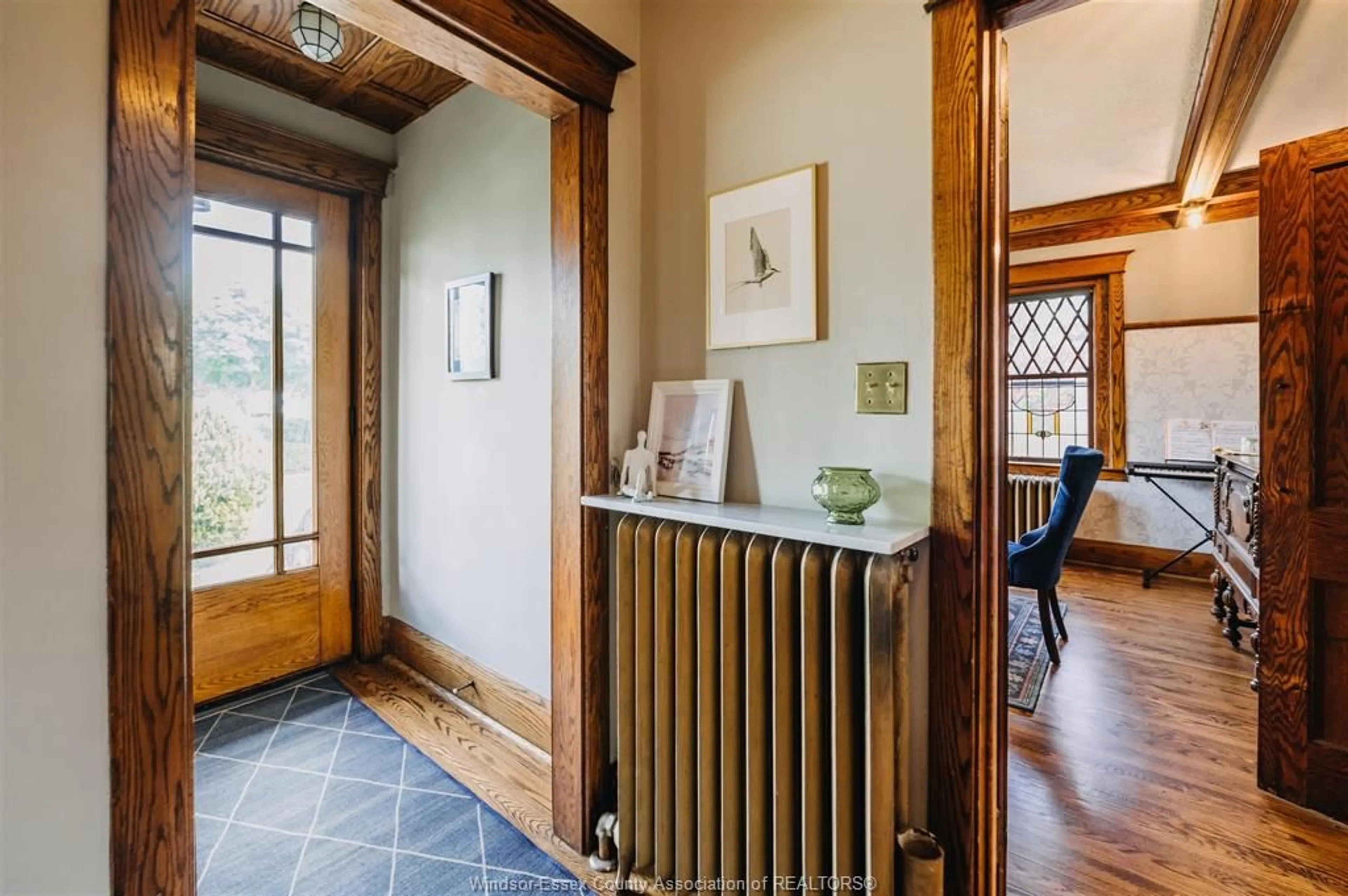 Indoor entryway for 908 Dawson Rd, Windsor Ontario N8Y 4A4