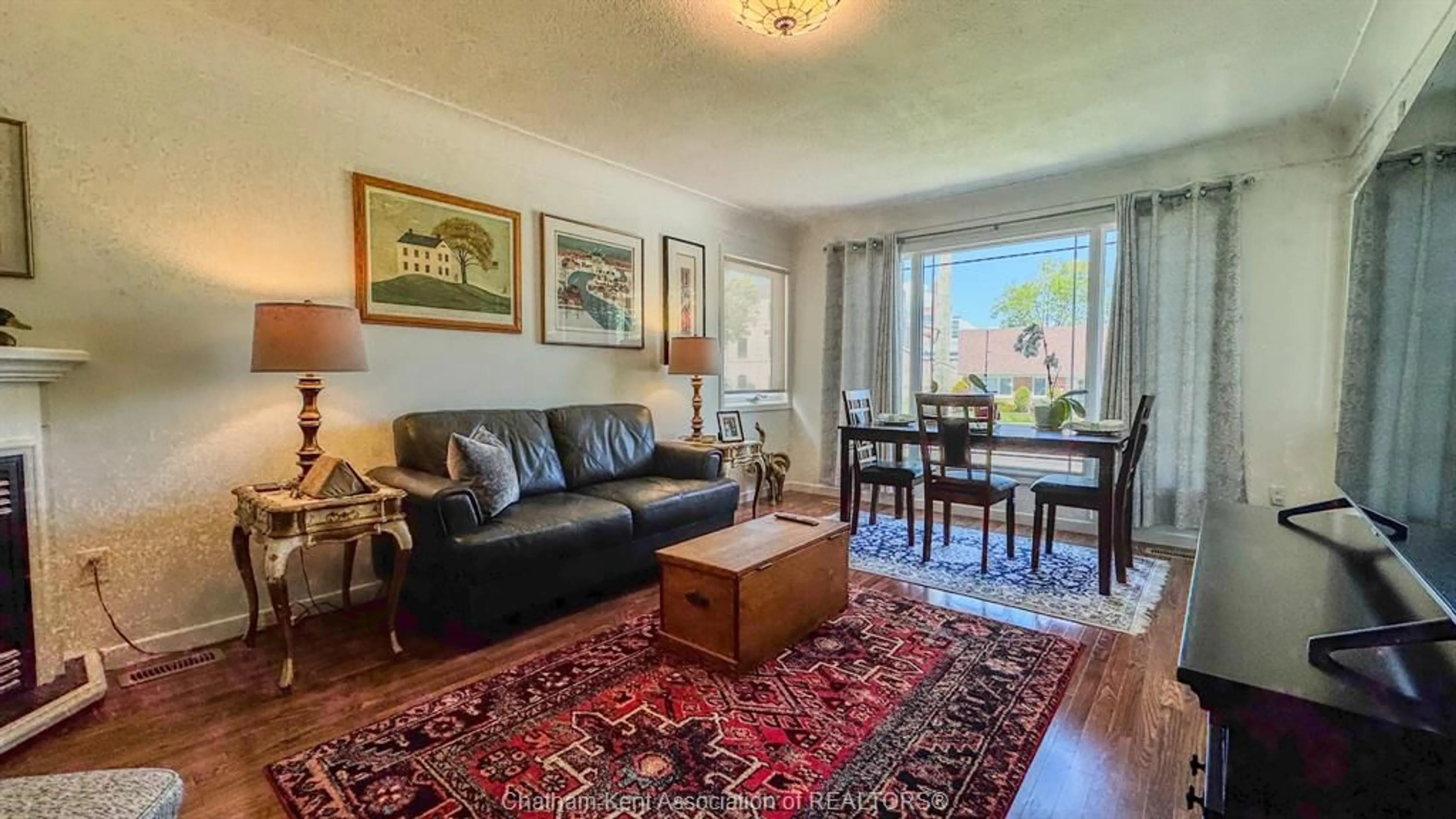 Living room with furniture, wood/laminate floor for 94 Stanley Blvd, Chatham Ontario N7M 3J3