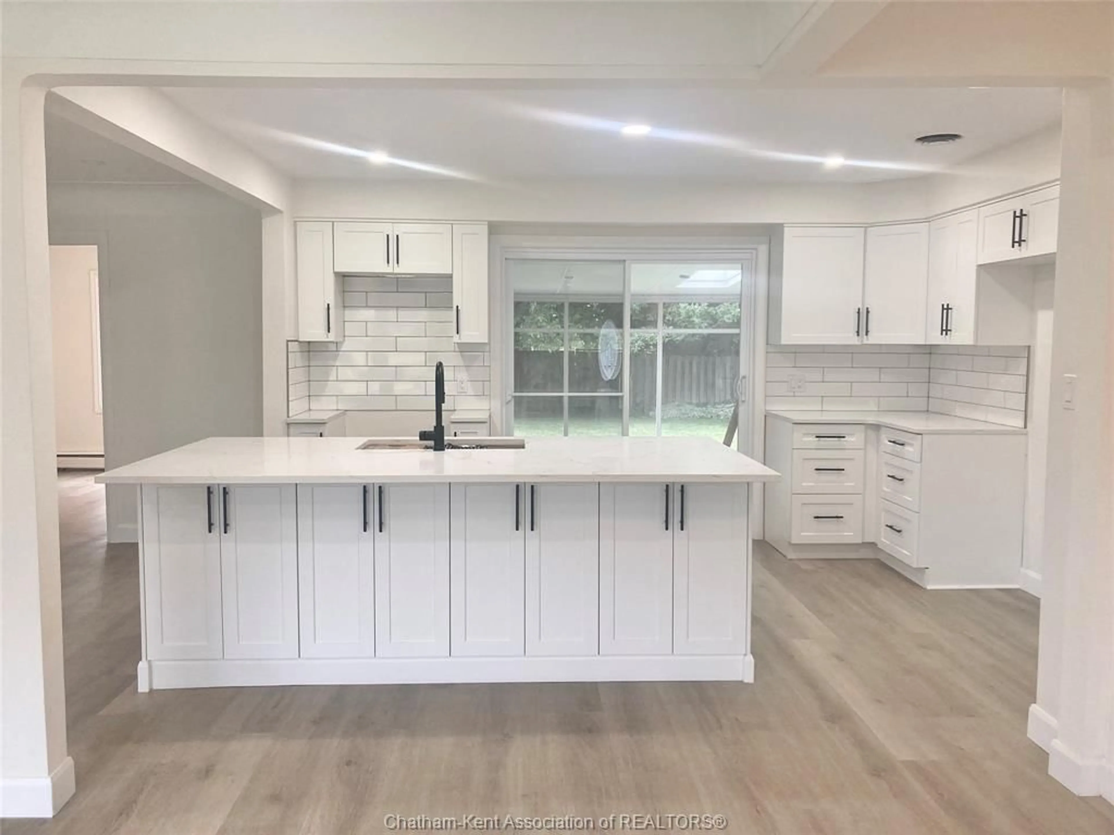 Open concept kitchen, ceramic/tile floor for 561 Lacroix St, Chatham Ontario N7M 2X3