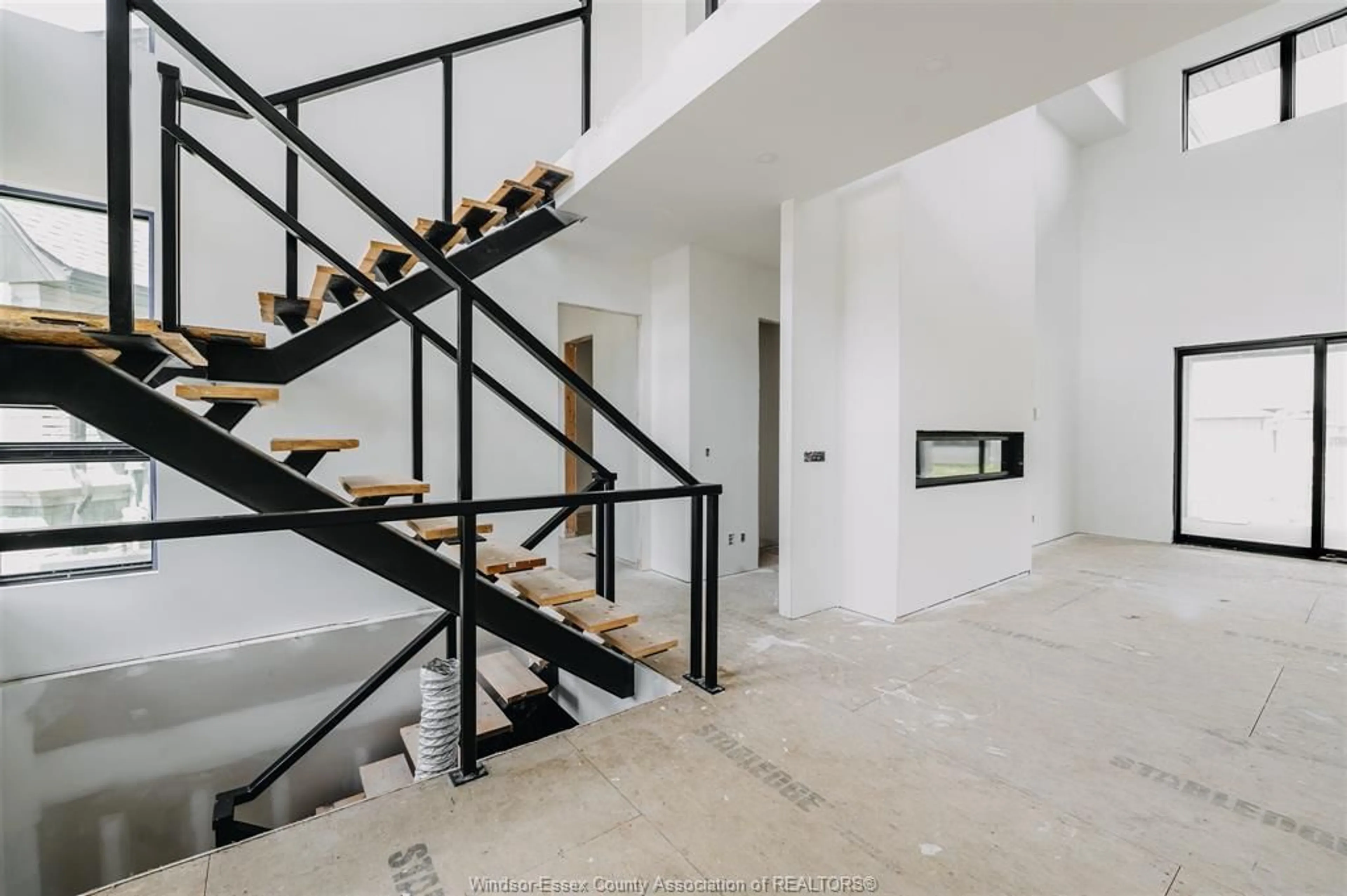 Indoor foyer for 65 UNITY Crt, LaSalle Ontario N9H 0M9