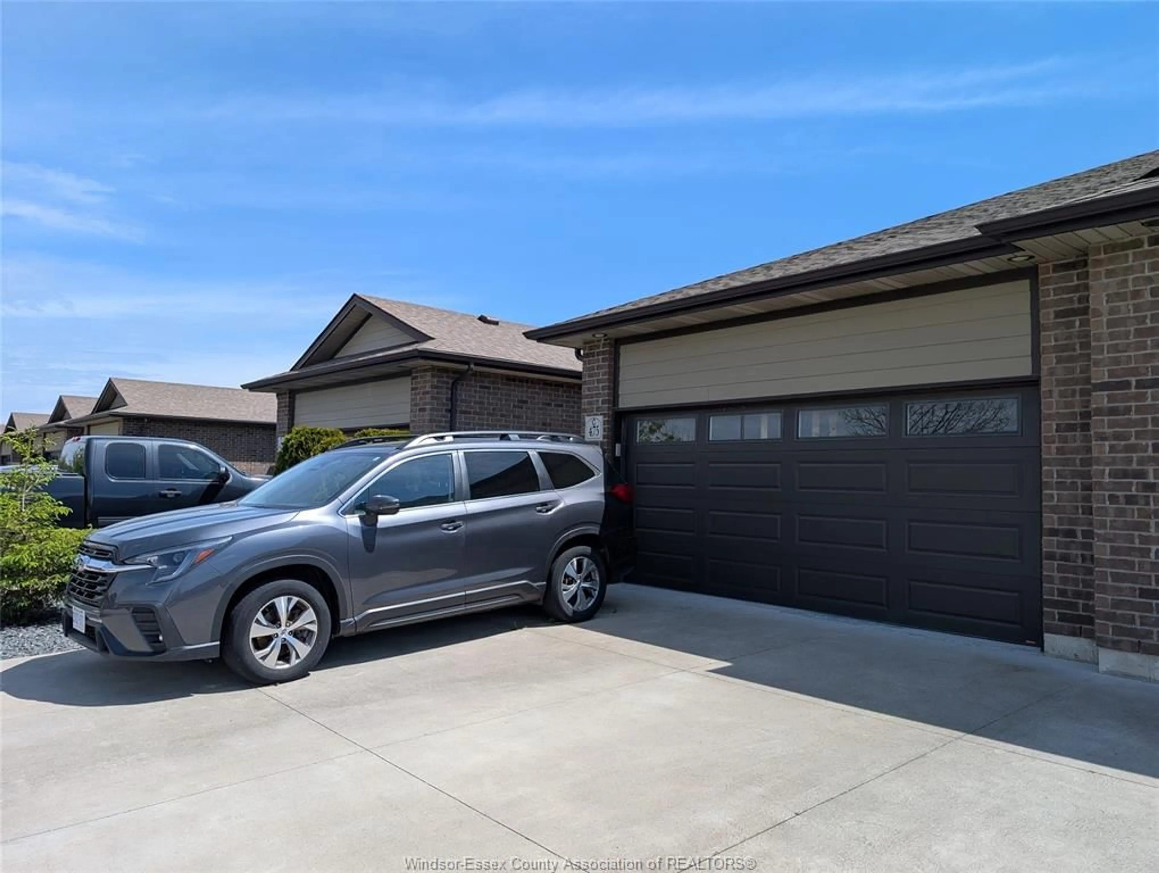 Indoor garage for 475 OLD COLONY Trail, Amherstburg Ontario N9V 0A1