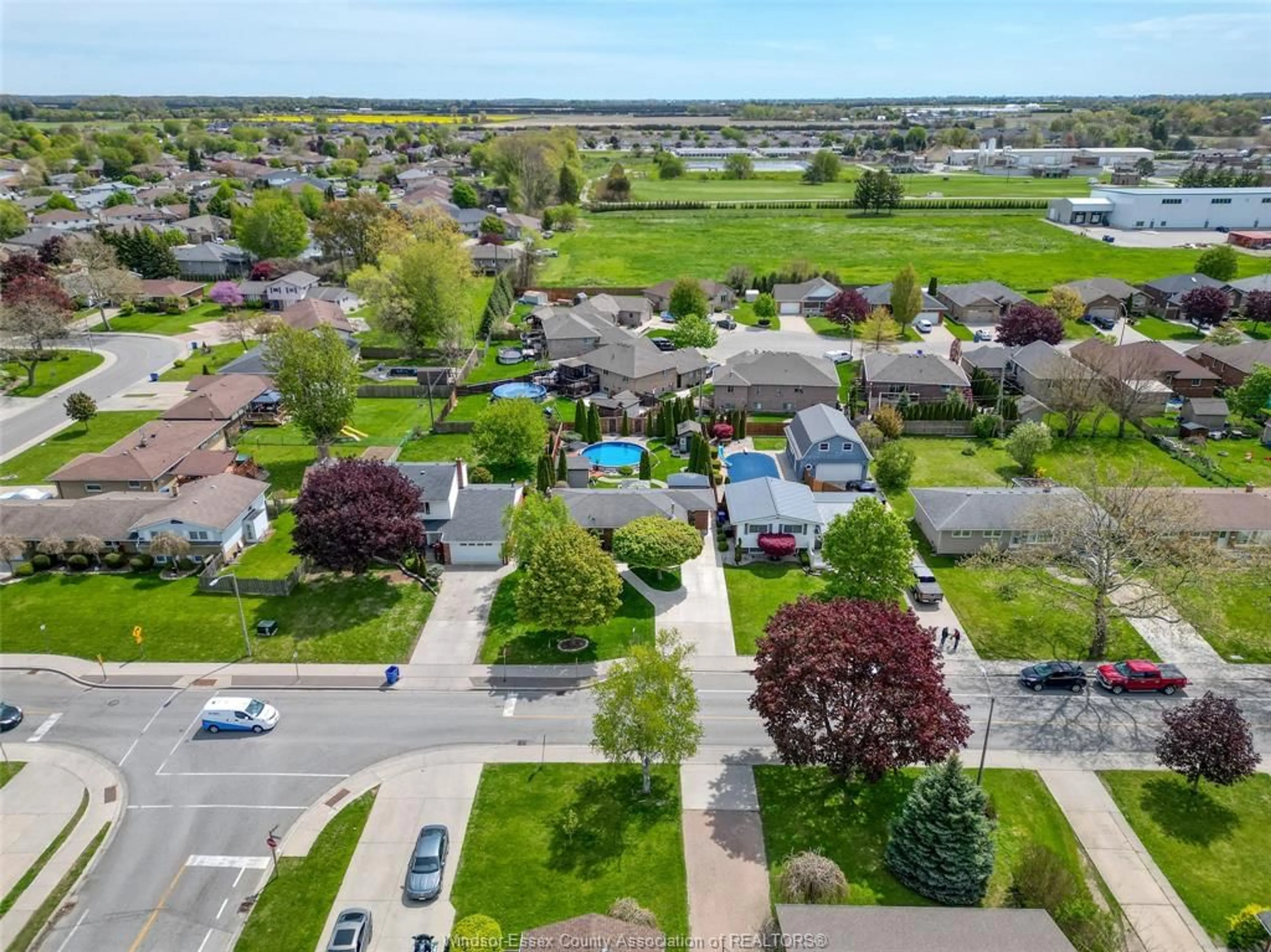 A pic from outside/outdoor area/front of a property/back of a property/a pic from drone, street for 112 DANFORTH Ave, Leamington Ontario N8H 2R2