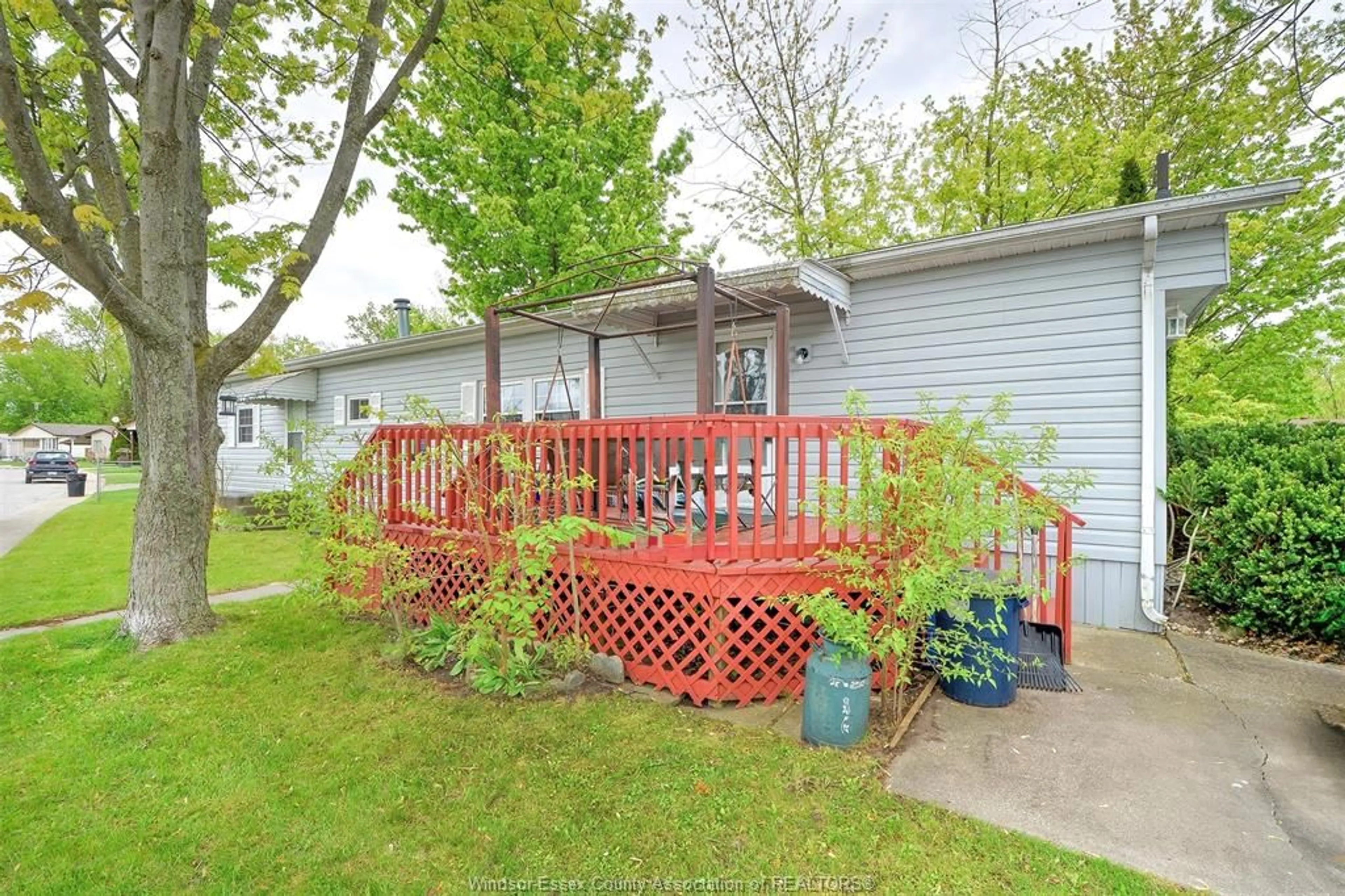 Patio, street for 8 ASH Crt, McGregor Ontario N0R 1J0