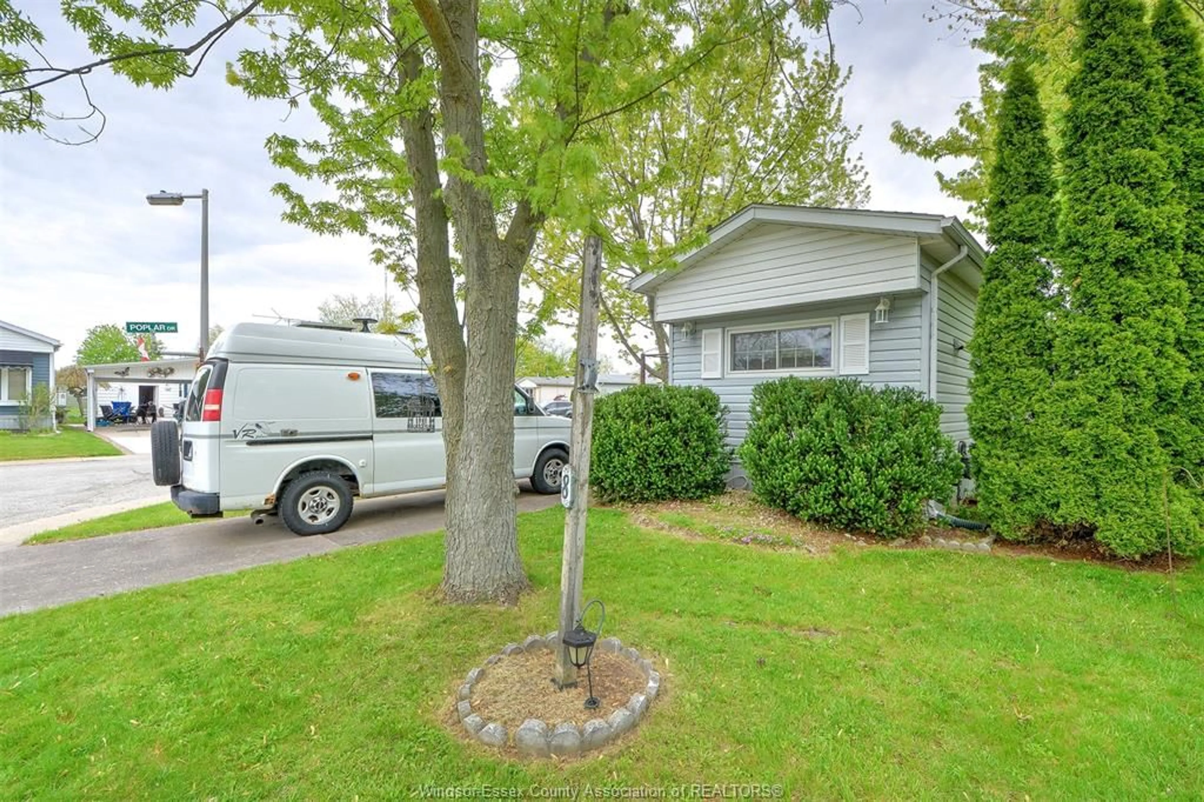 Unknown for 8 ASH Crt, McGregor Ontario N0R 1J0