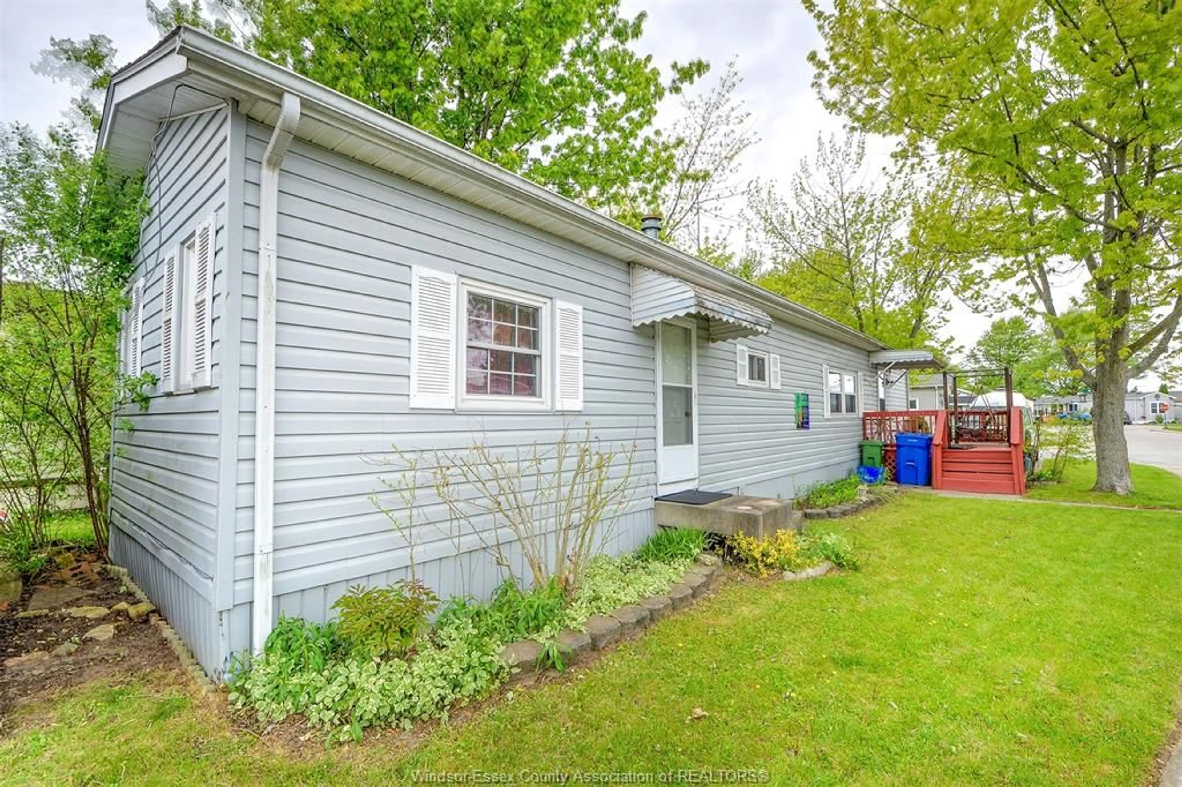 Home with vinyl exterior material, street for 8 ASH Crt, McGregor Ontario N0R 1J0