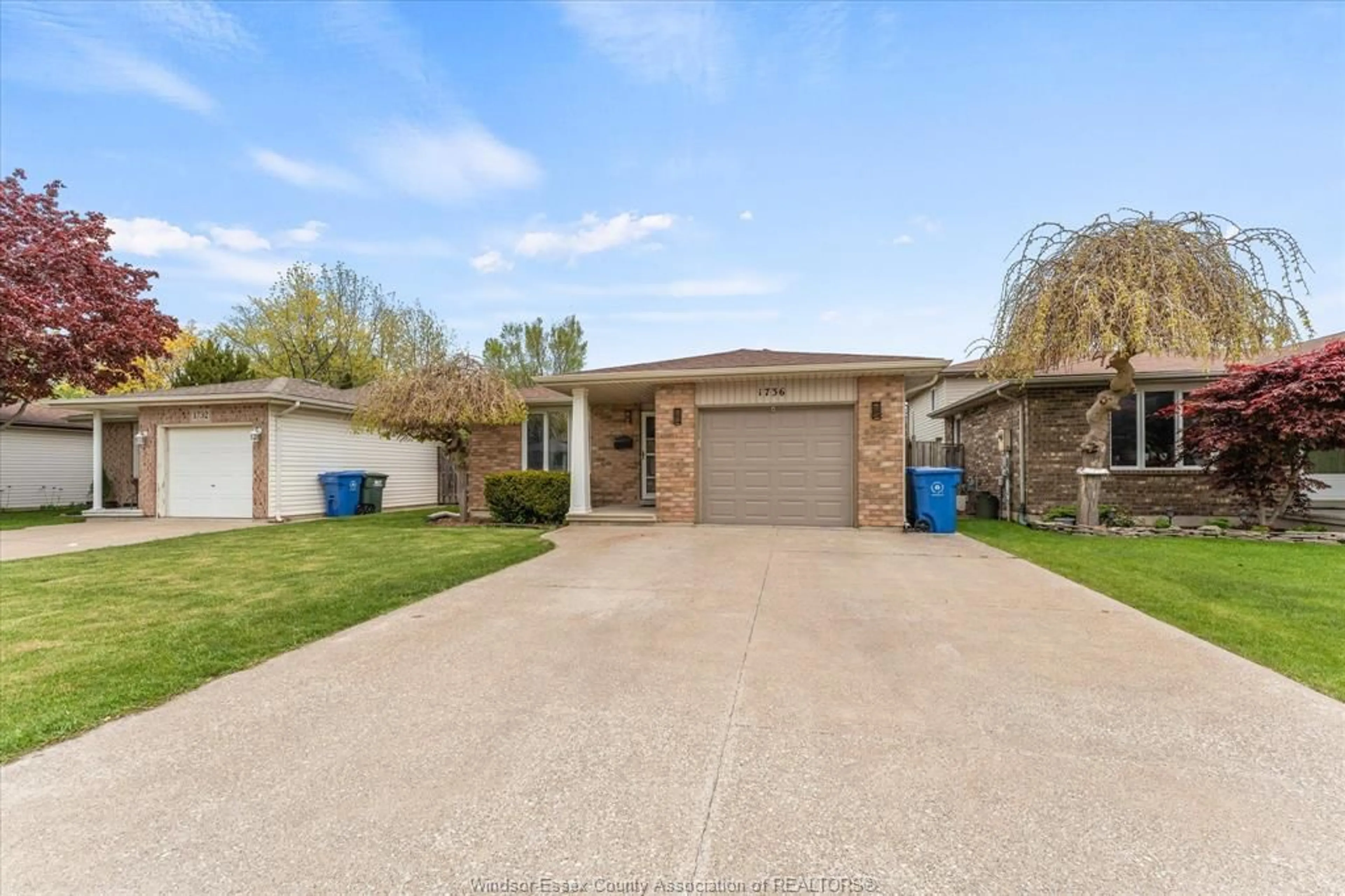 A pic from outside/outdoor area/front of a property/back of a property/a pic from drone, street for 1736 VICKY Cir, Windsor Ontario N8W 5P6