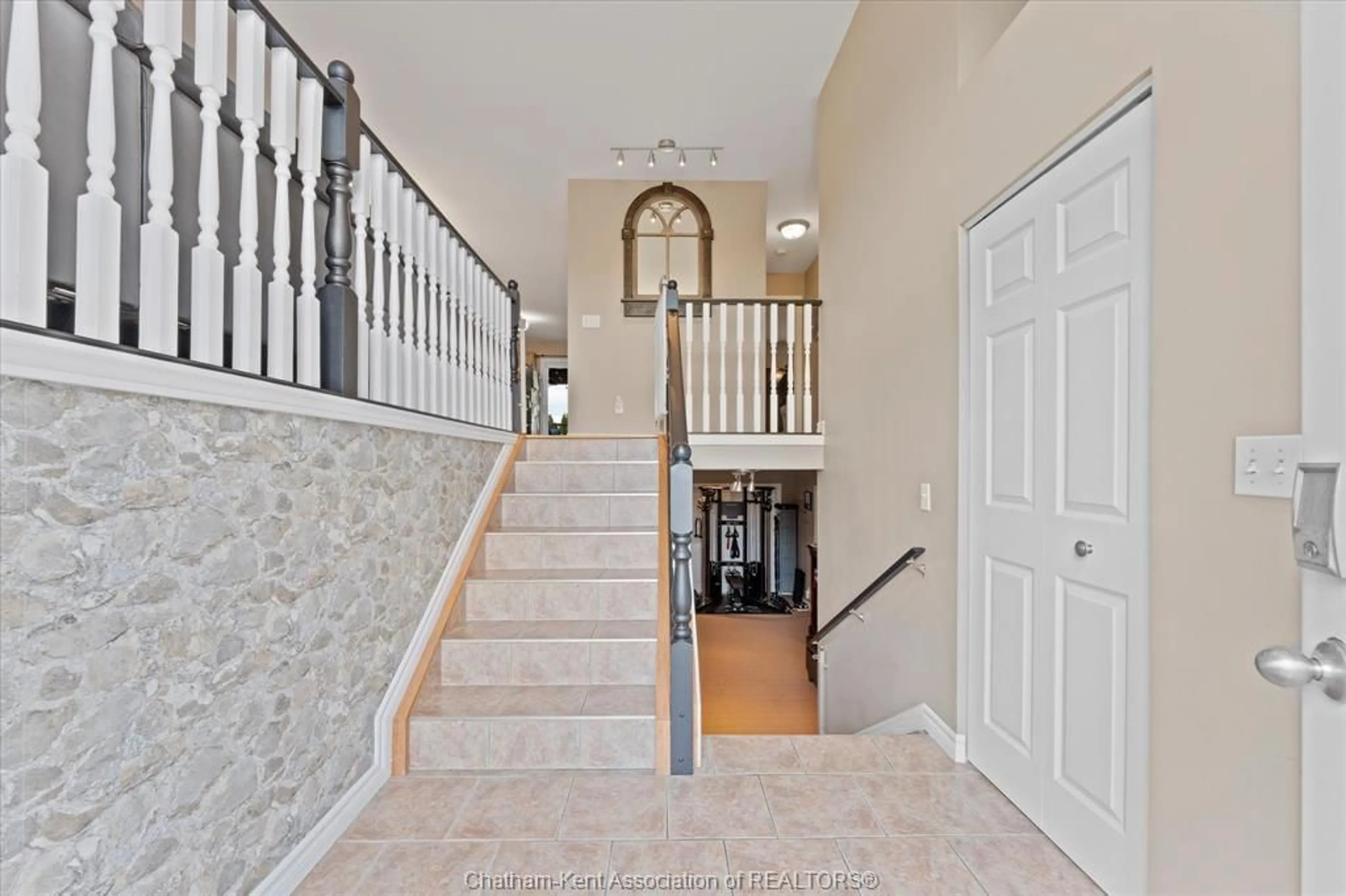 Indoor foyer for 12106 DUCHARME Lane, McGregor Ontario N0R 1J0