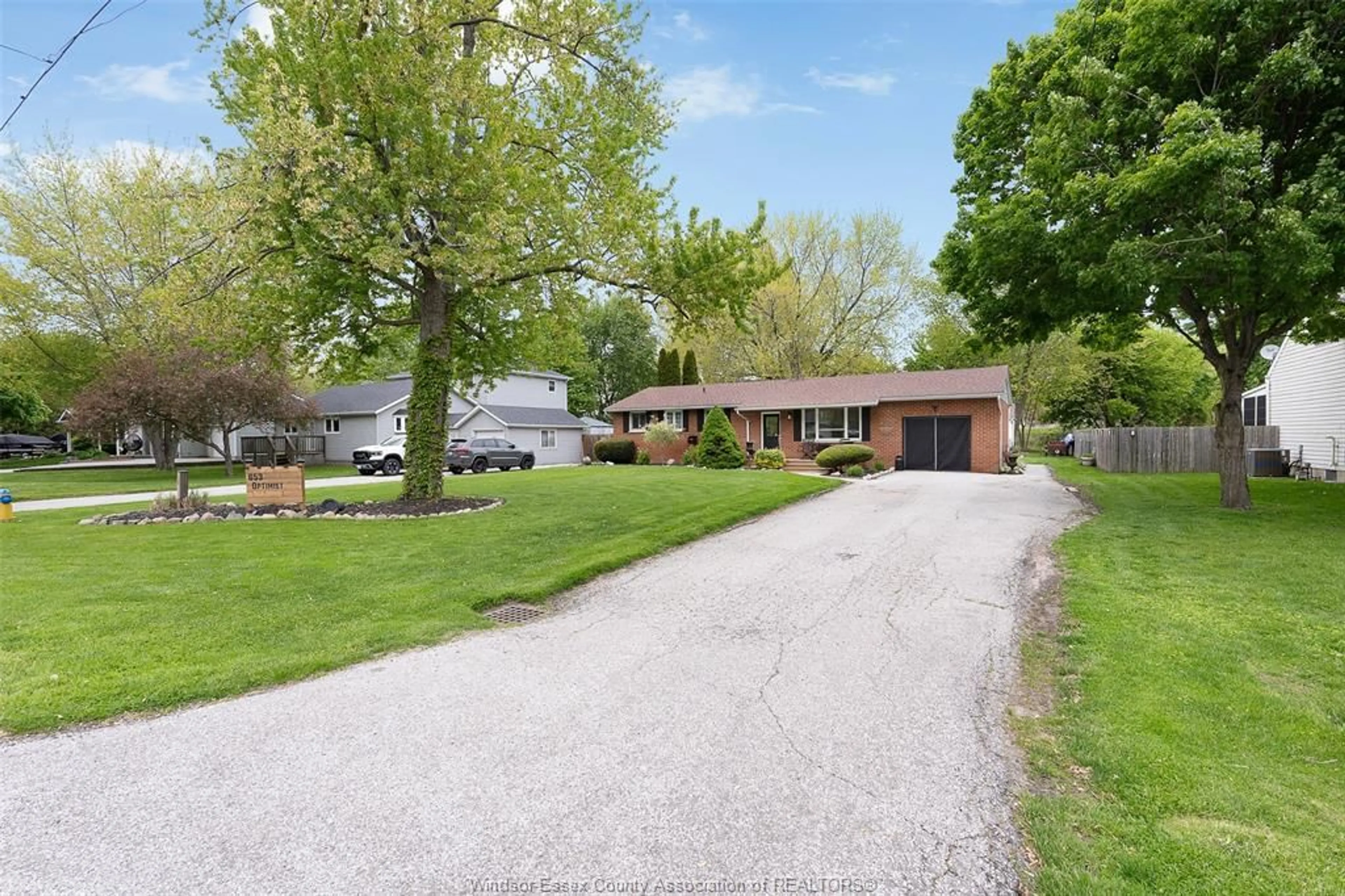 A pic from outside/outdoor area/front of a property/back of a property/a pic from drone, street for 653 OPTIMIST, Lakeshore Ontario N8L 0J6