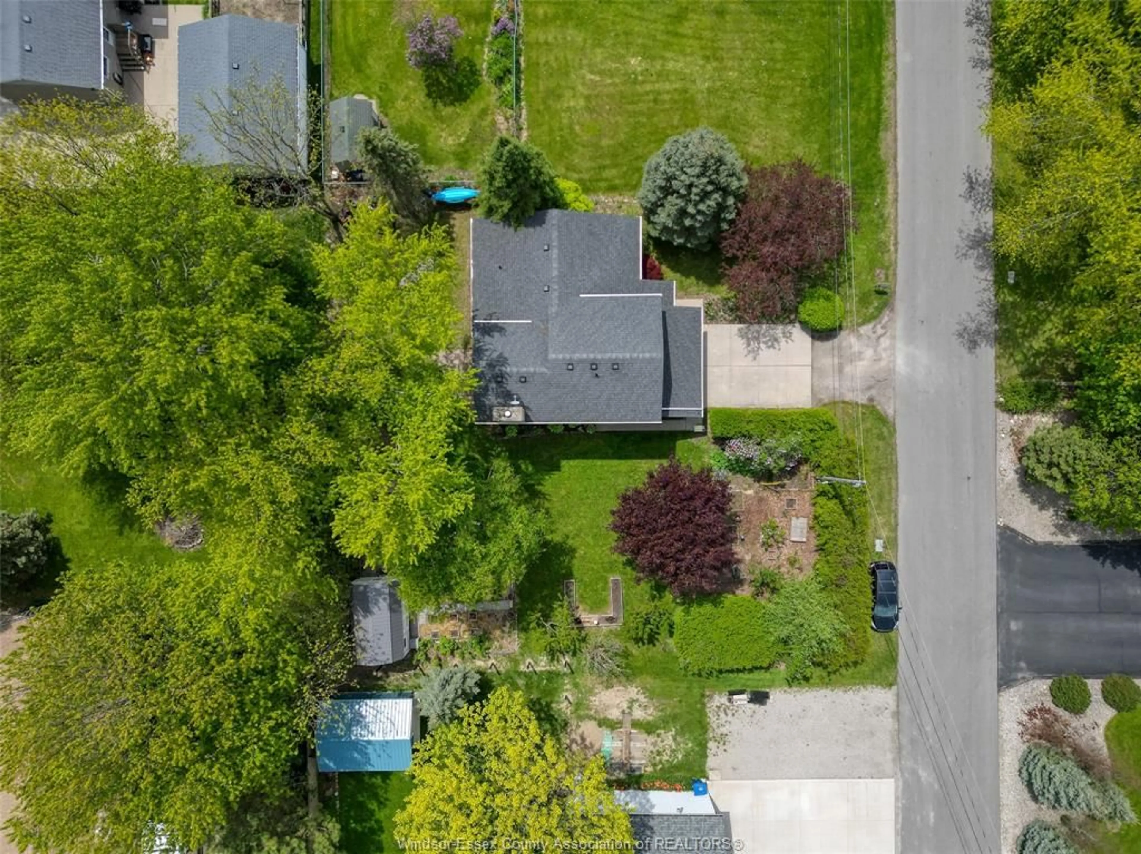 A pic from outside/outdoor area/front of a property/back of a property/a pic from drone, street for 888 BAYVIEW, Kingsville Ontario N9Y 2M3