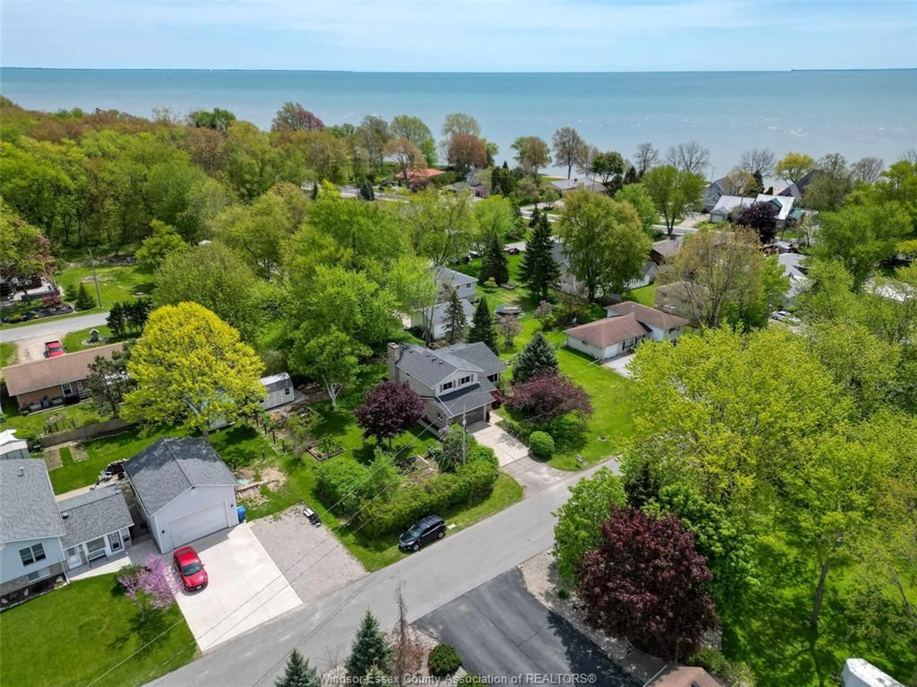 A pic from outside/outdoor area/front of a property/back of a property/a pic from drone, water/lake/river/ocean view for 888 BAYVIEW, Kingsville Ontario N9Y 2M3