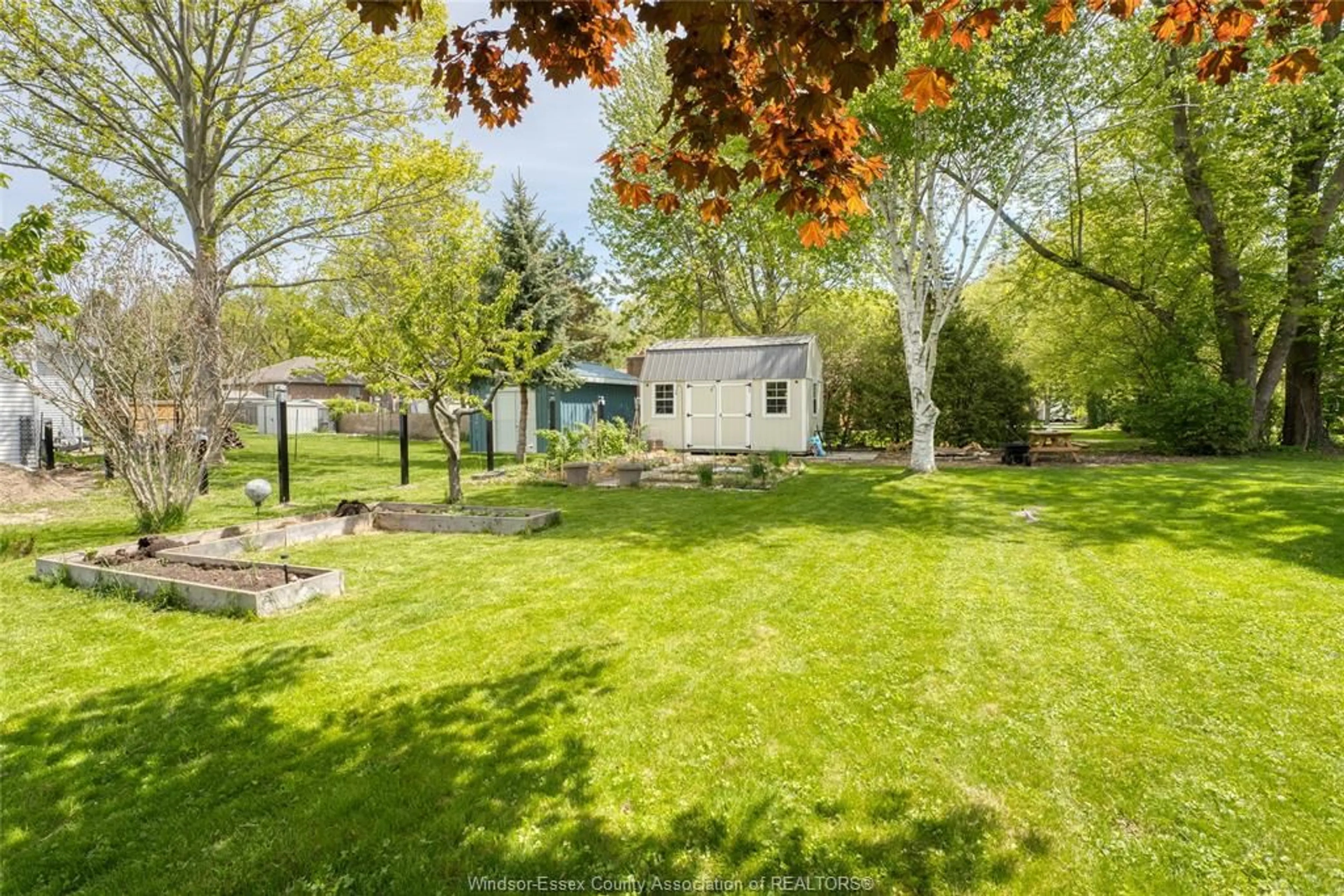 A pic from outside/outdoor area/front of a property/back of a property/a pic from drone, street for 888 BAYVIEW, Kingsville Ontario N9Y 2M3