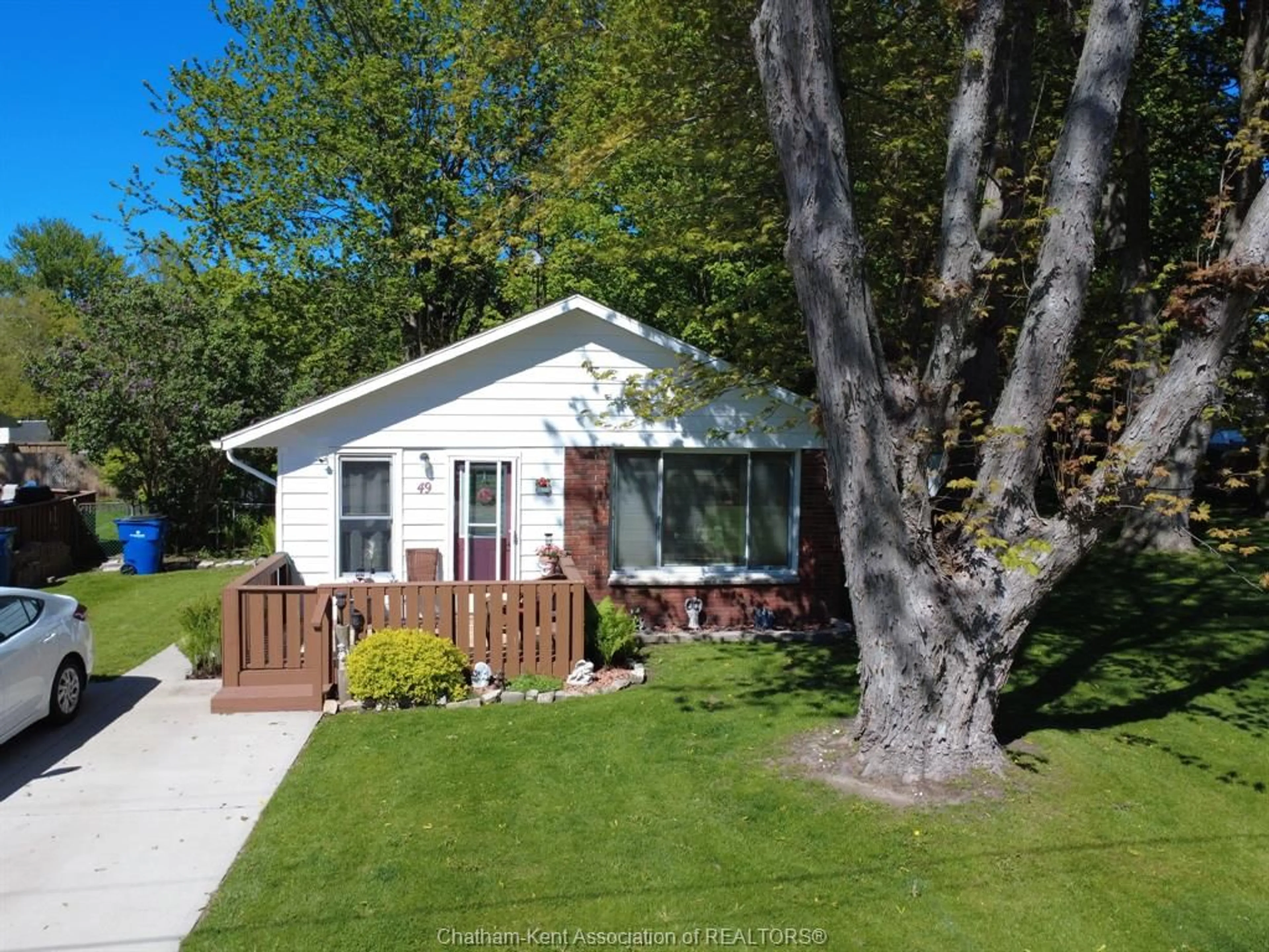 A pic from outside/outdoor area/front of a property/back of a property/a pic from drone, street for 49 William St, Blenheim Ontario N0P 1A0