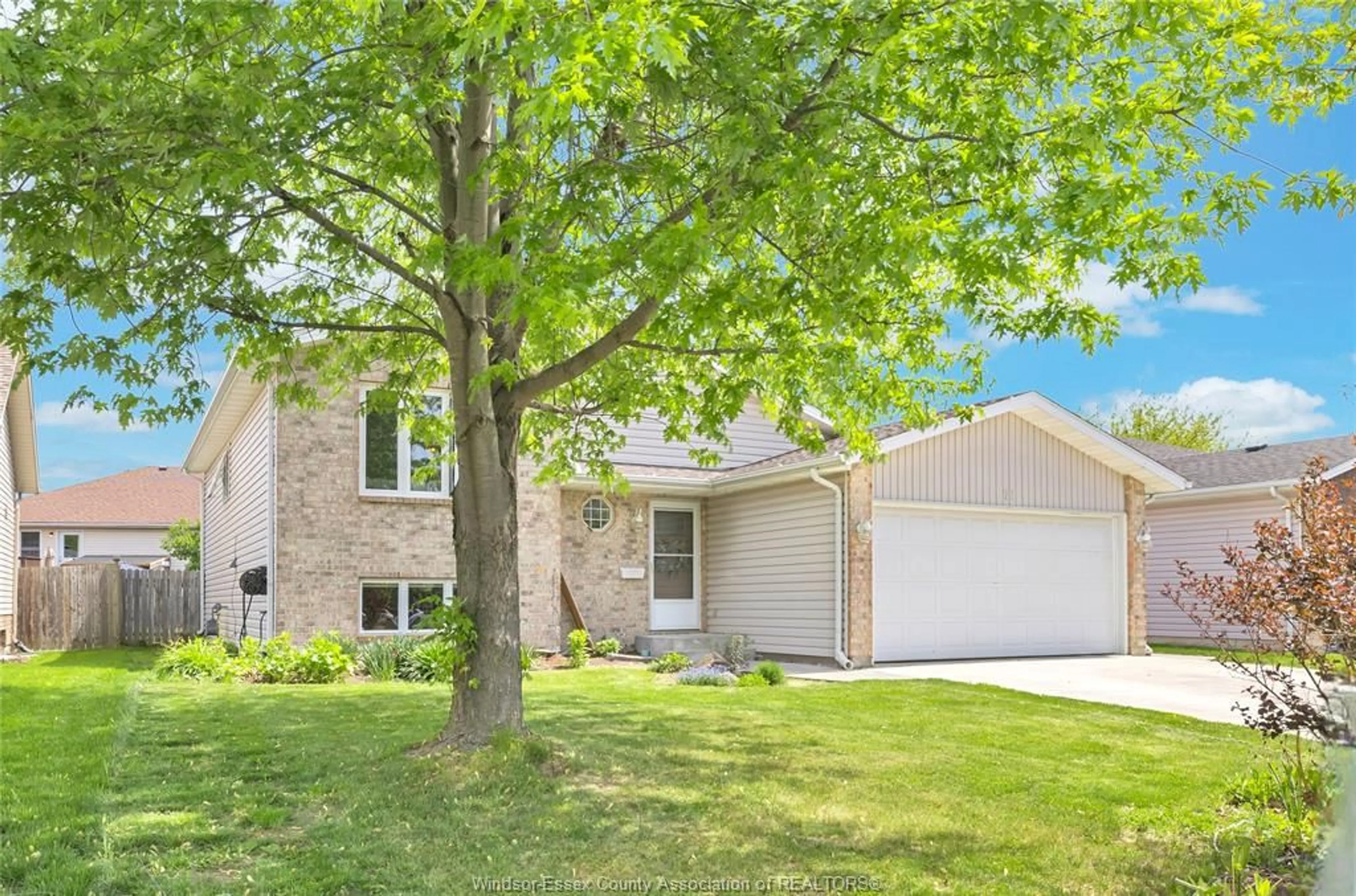 Unknown for 71 MILNE St, Essex Ontario N8M 3G2