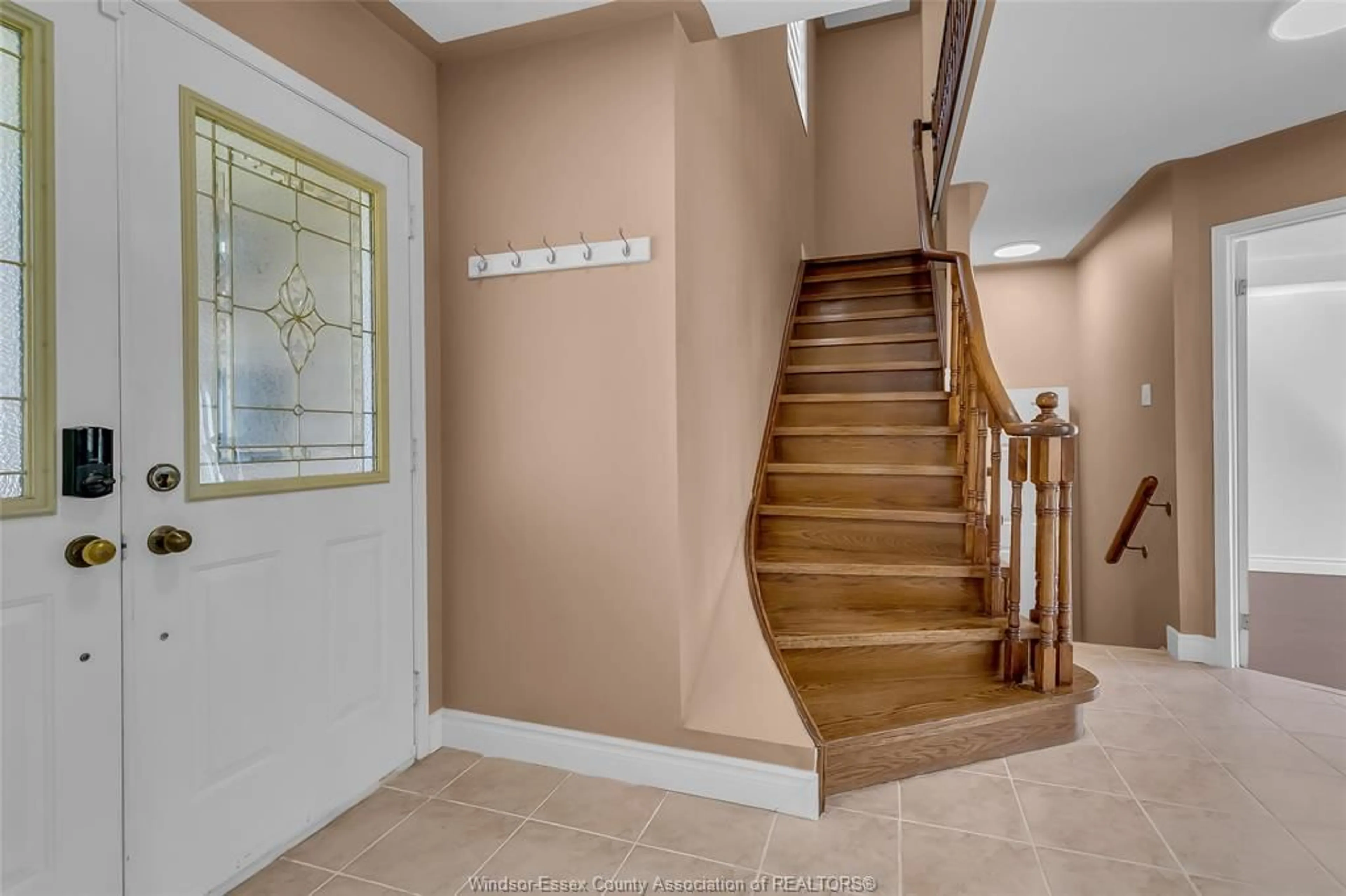 Indoor foyer for 1063 Peach Blossom Cres, Windsor Ontario N9G 2R5