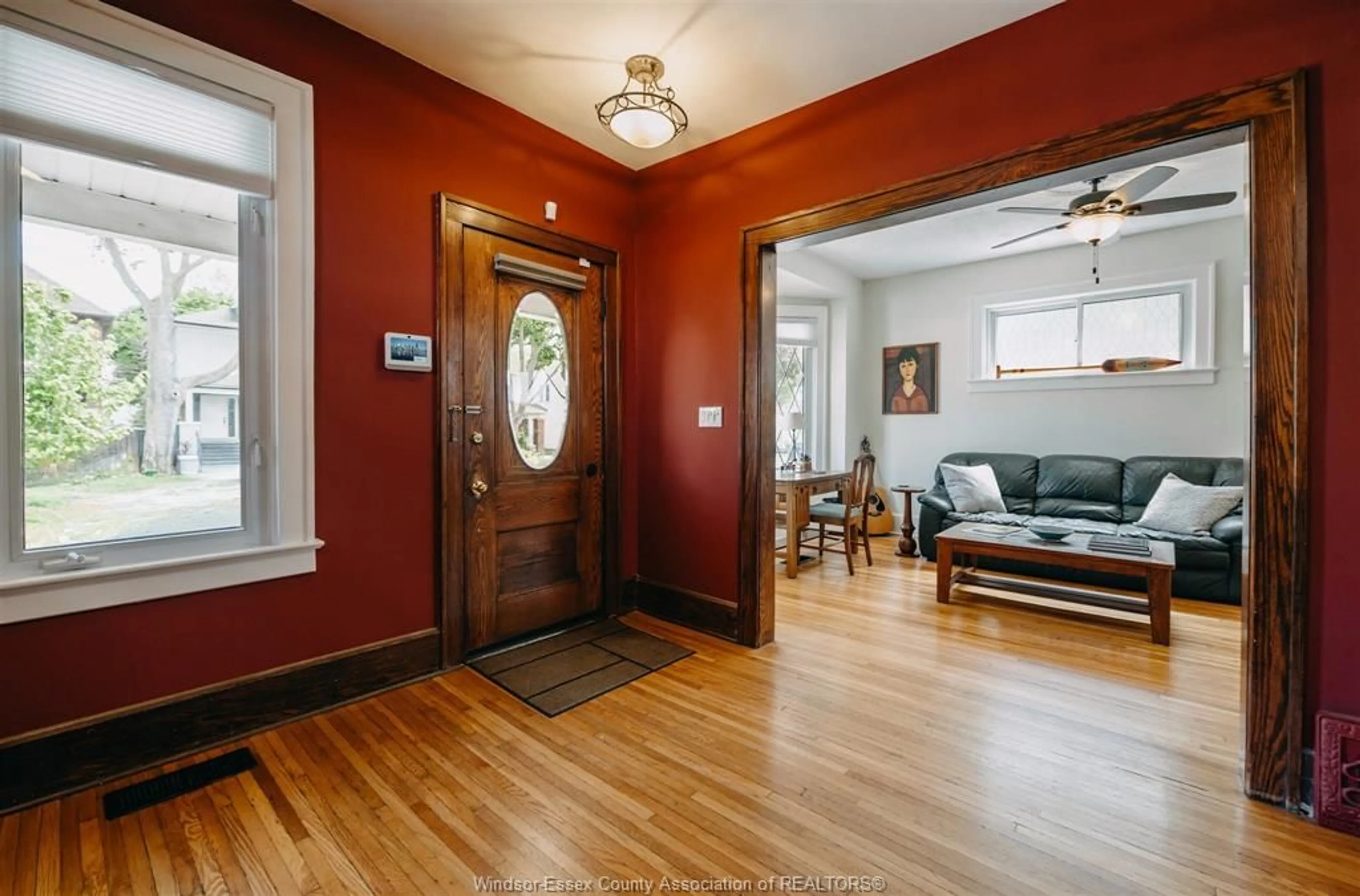Indoor foyer for 235 Oak Ave, Windsor Ontario N9A 5E5