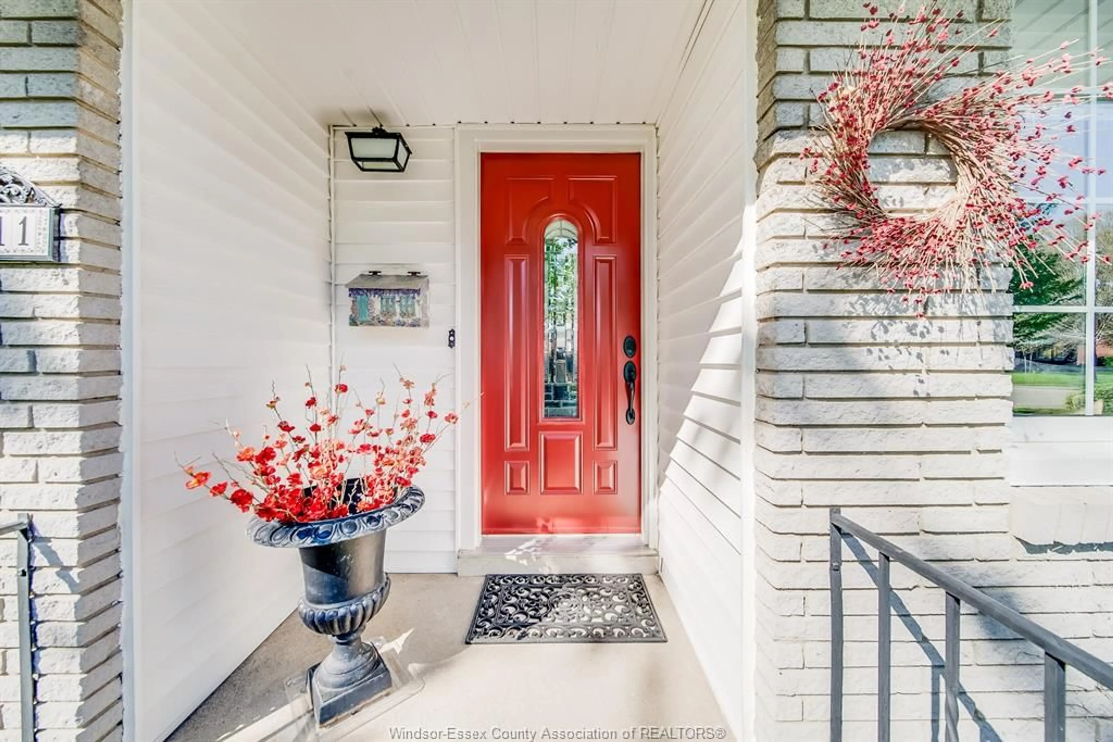Indoor entryway for 1211 PARKVIEW Ave, Windsor Ontario N8S 2X8