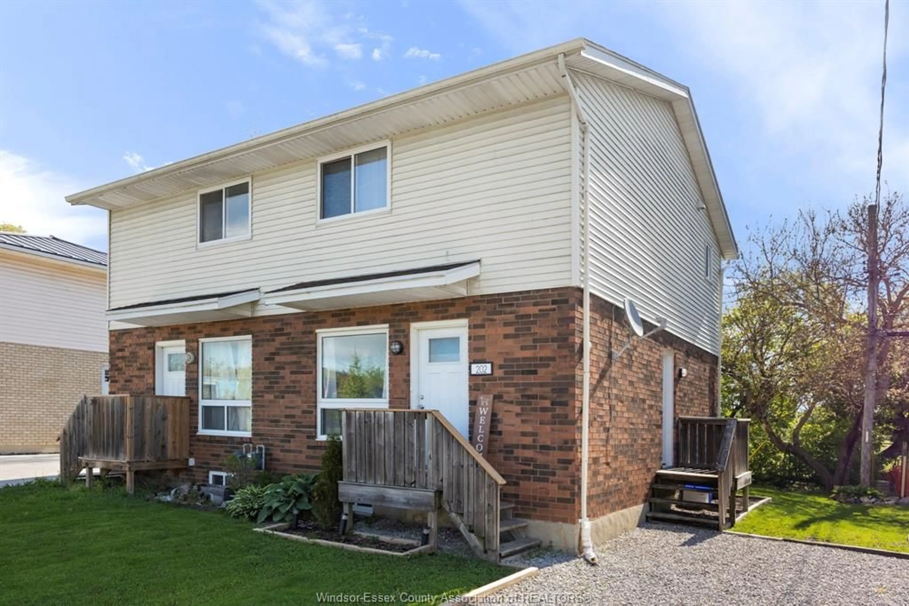 Home with vinyl exterior material, street for 202 ARTHUR St, Harrow Ontario N0R 1G0