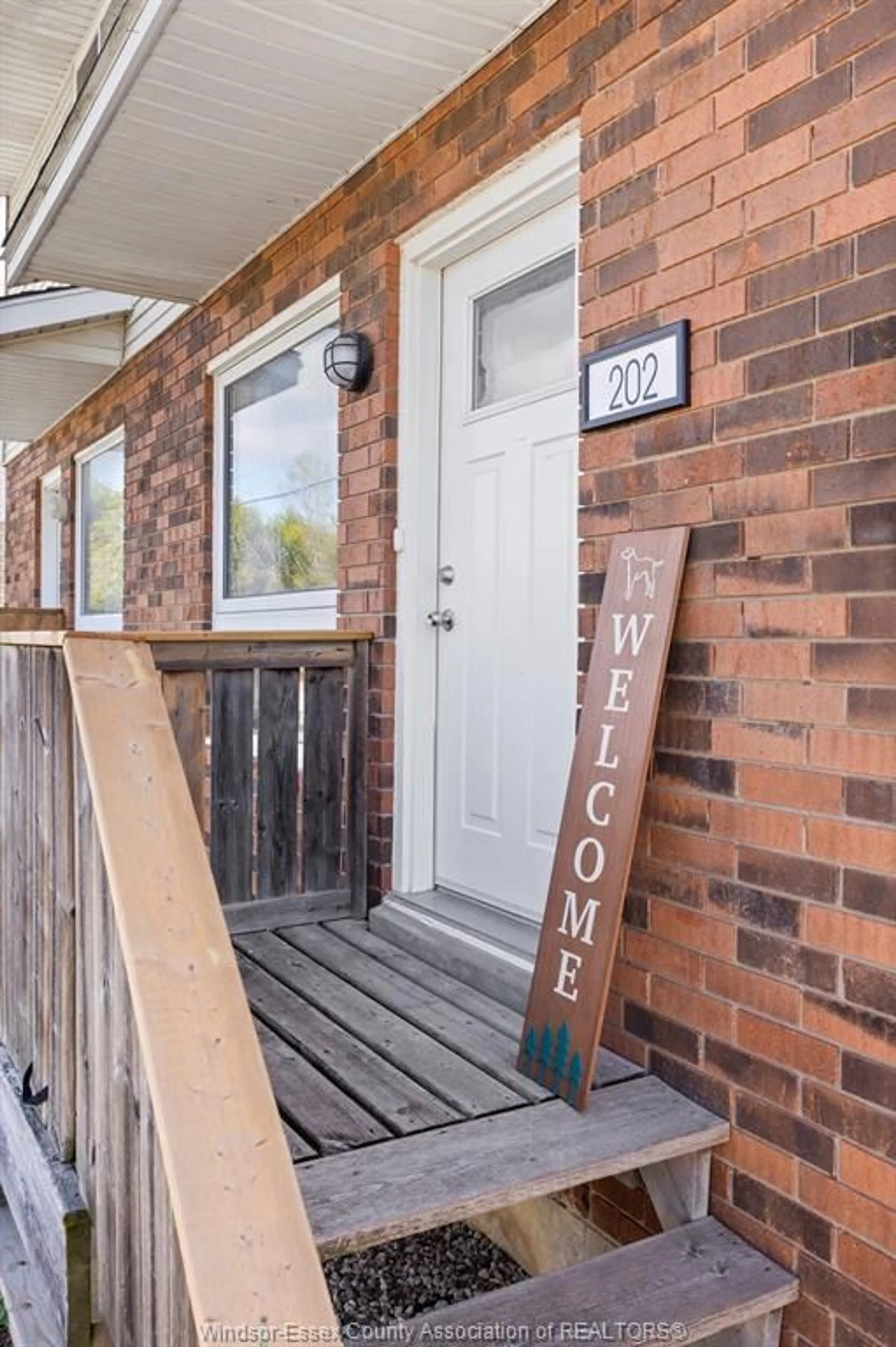 Indoor entryway for 202 ARTHUR St, Harrow Ontario N0R 1G0