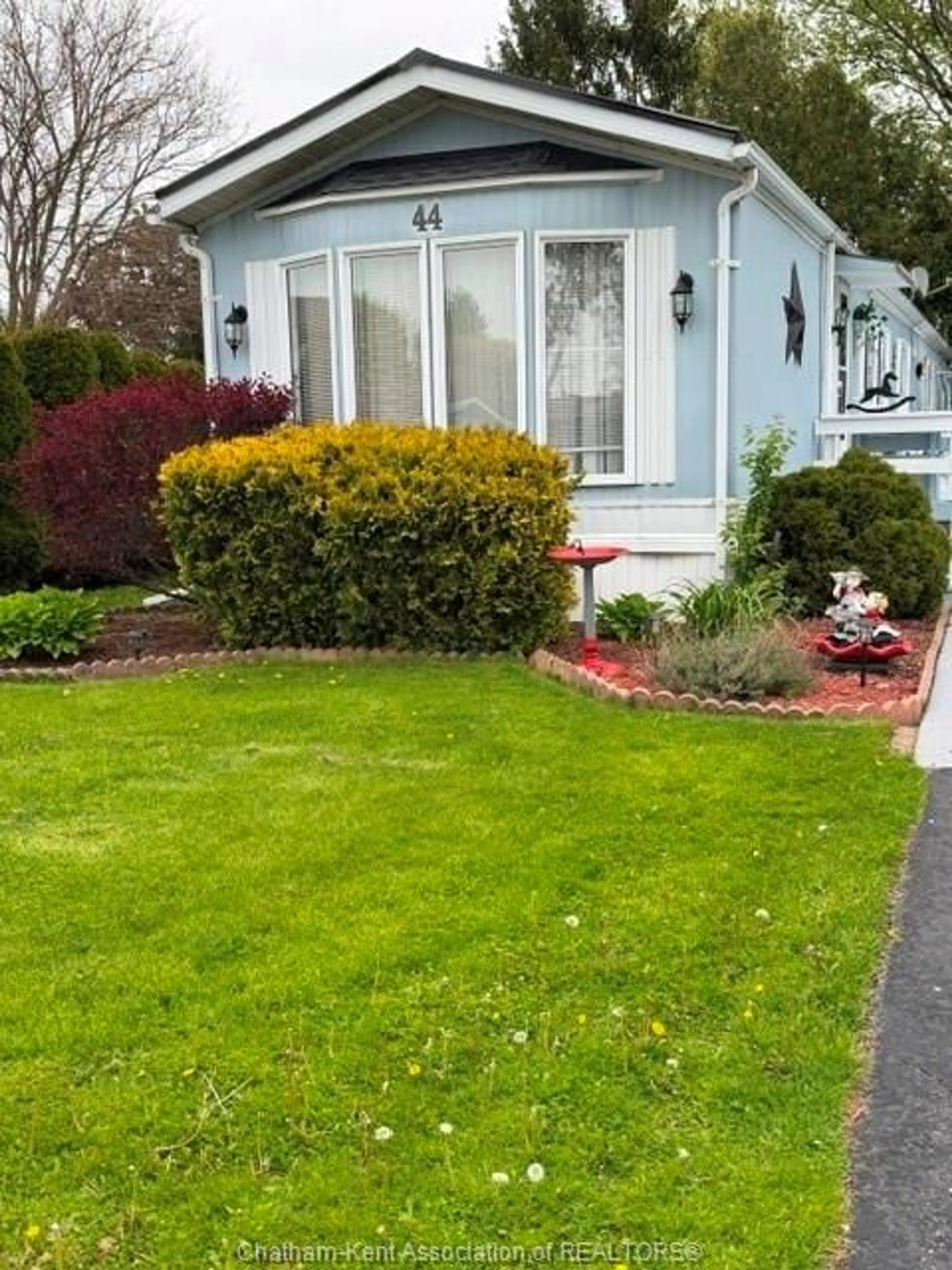 Home with vinyl exterior material, street for 44 DUNKIRK Dr, Chatham Ontario N7L 5A5
