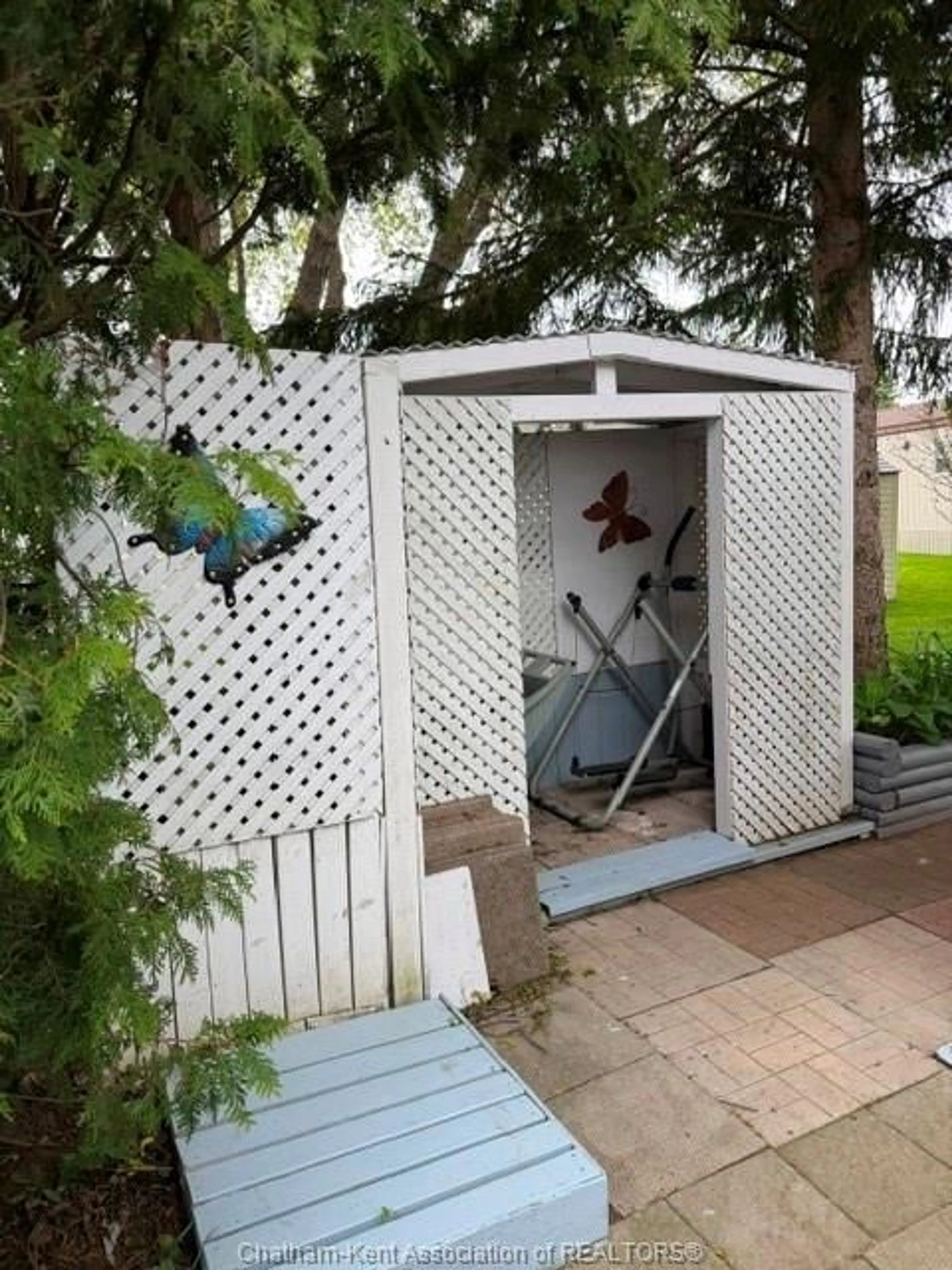 Shed for 44 DUNKIRK Dr, Chatham Ontario N7L 5A5