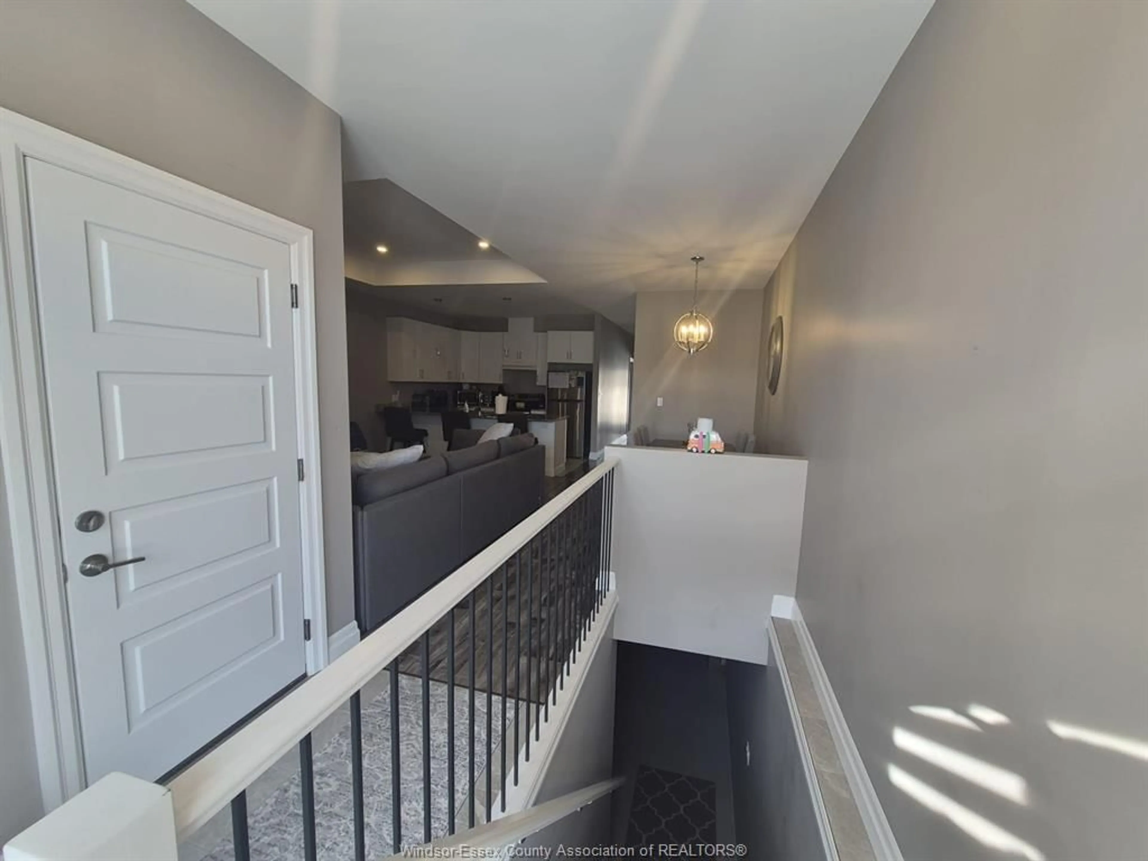 Indoor foyer for 1974 ETHAN Crt, Windsor Ontario N8T 0B3