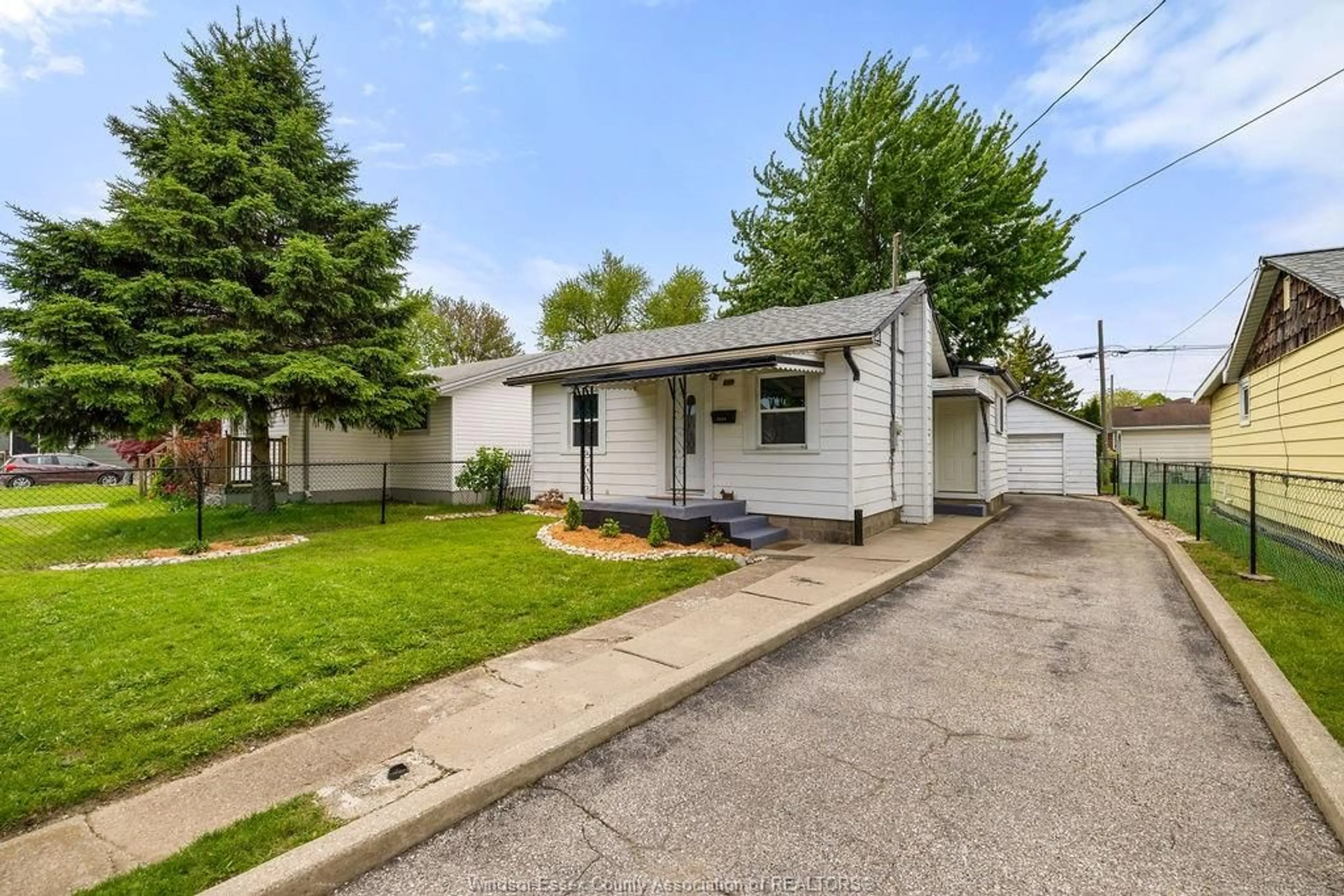 Unknown for 2519 PILLETTE, Windsor Ontario N9N 0J3