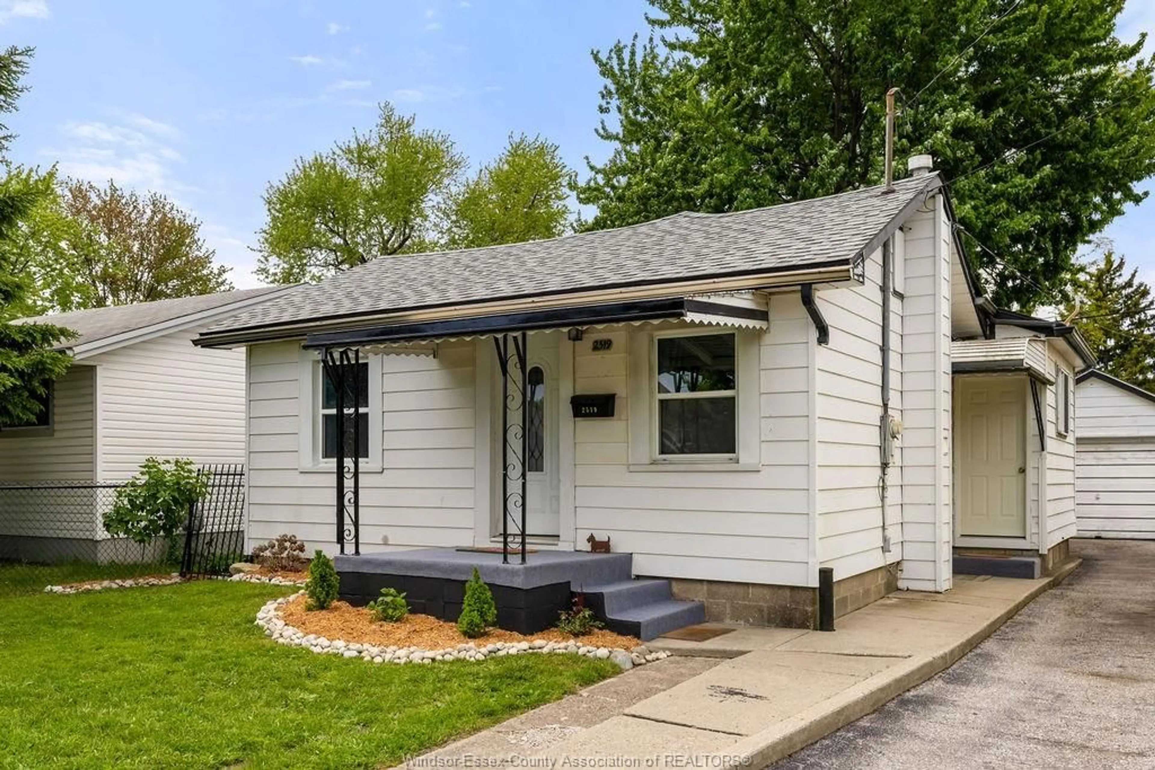 Home with vinyl exterior material, street for 2519 PILLETTE, Windsor Ontario N9N 0J3