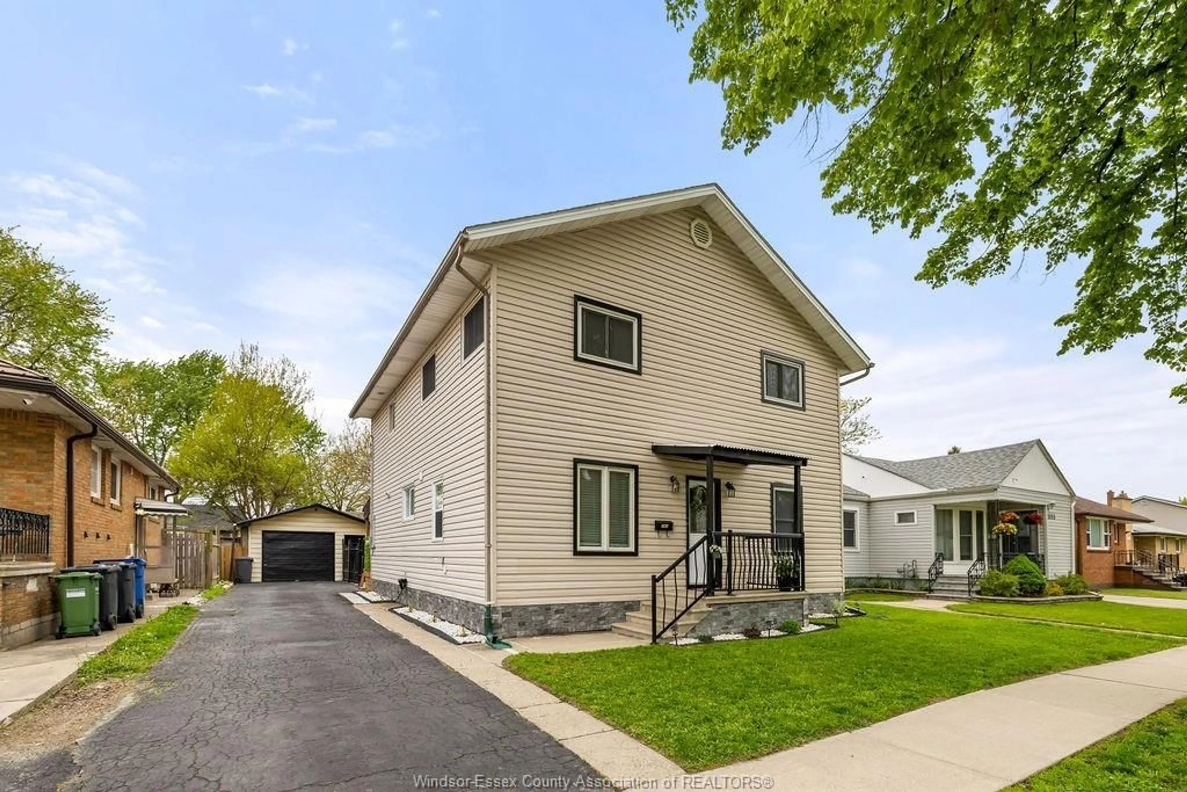 Home with vinyl exterior material, street for 1463 WESTCOTT, Windsor Ontario N8Y 4C3