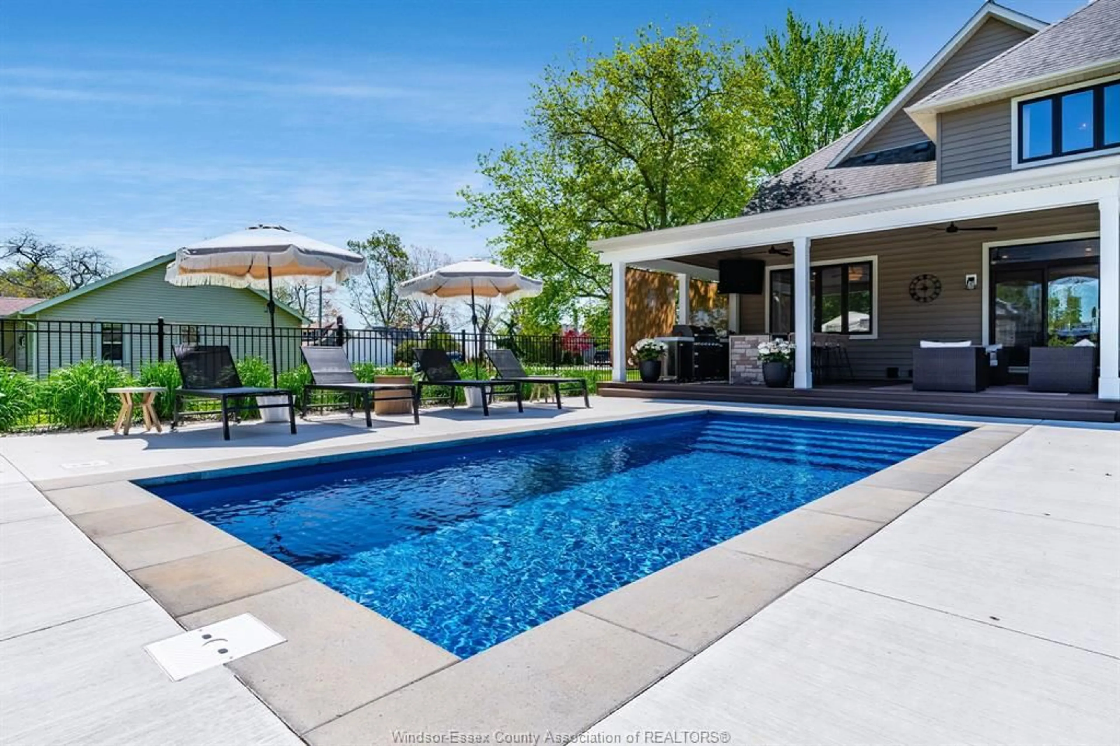 Pool for 1486 Heritage Rd, Kingsville Ontario N9Y 2E6