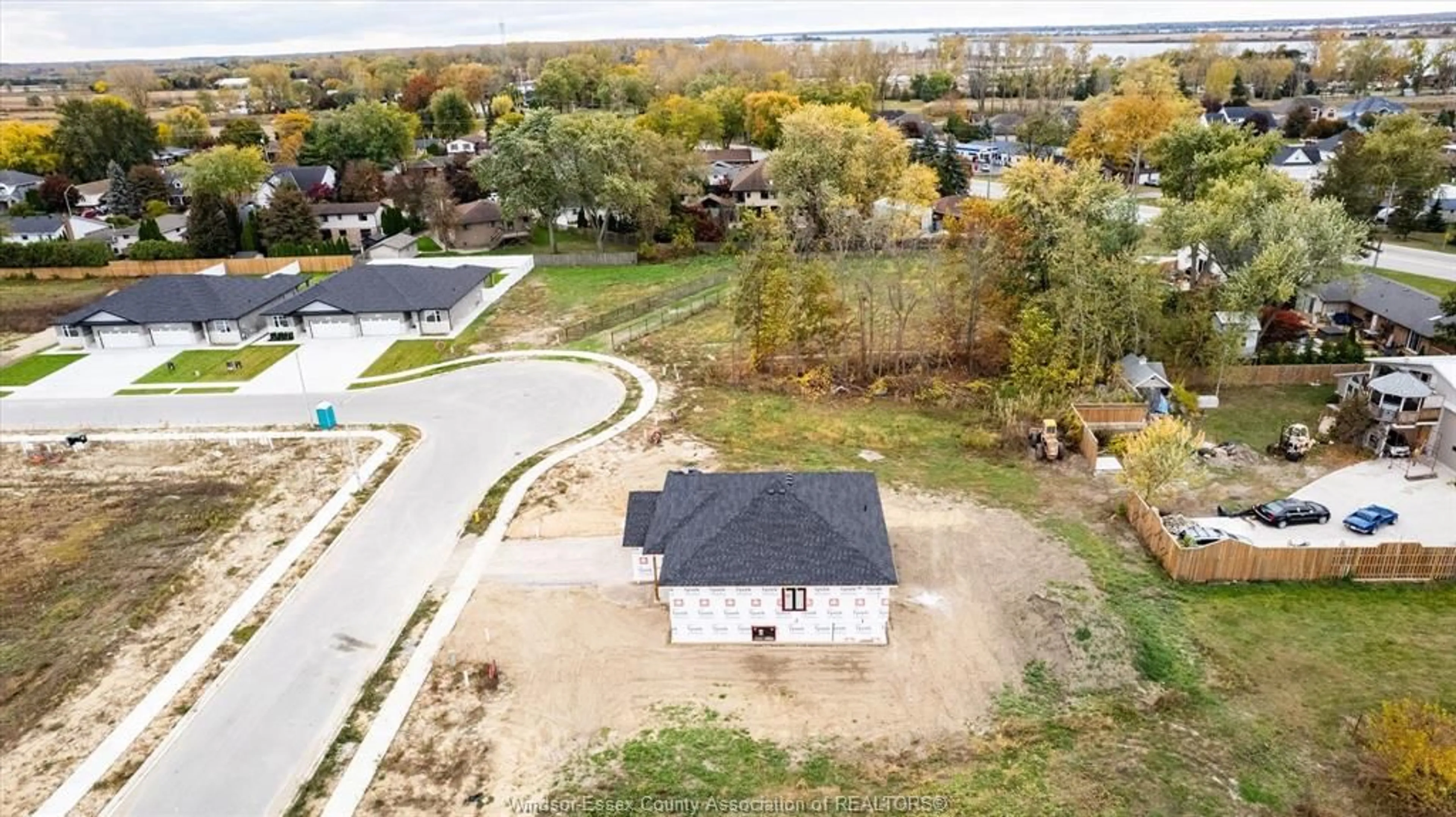A pic from outside/outdoor area/front of a property/back of a property/a pic from drone, unknown for 350 JOLLY, LaSalle Ontario N9J 3X2