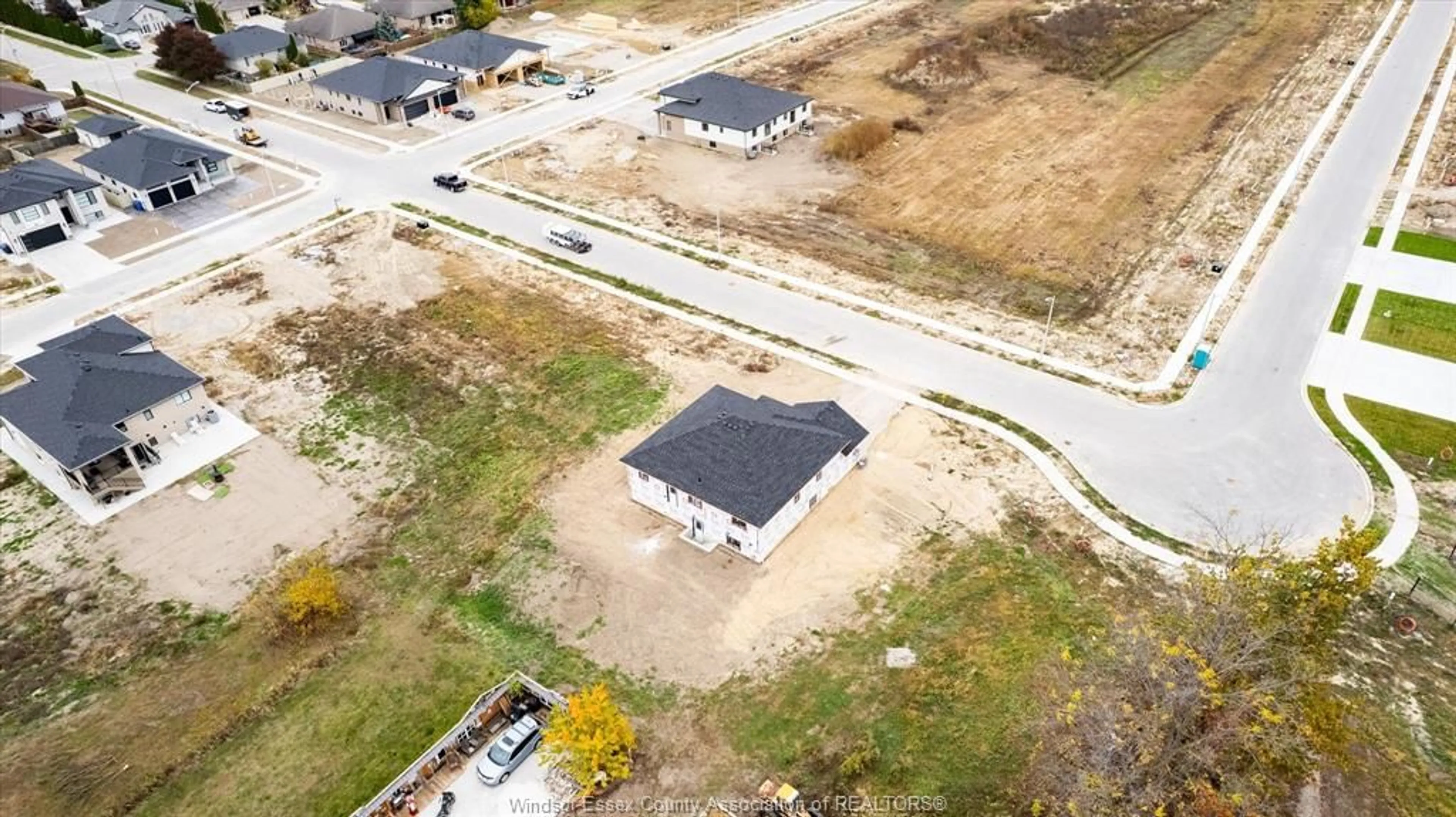 A pic from outside/outdoor area/front of a property/back of a property/a pic from drone, street for 350 JOLLY, LaSalle Ontario N9J 3X2
