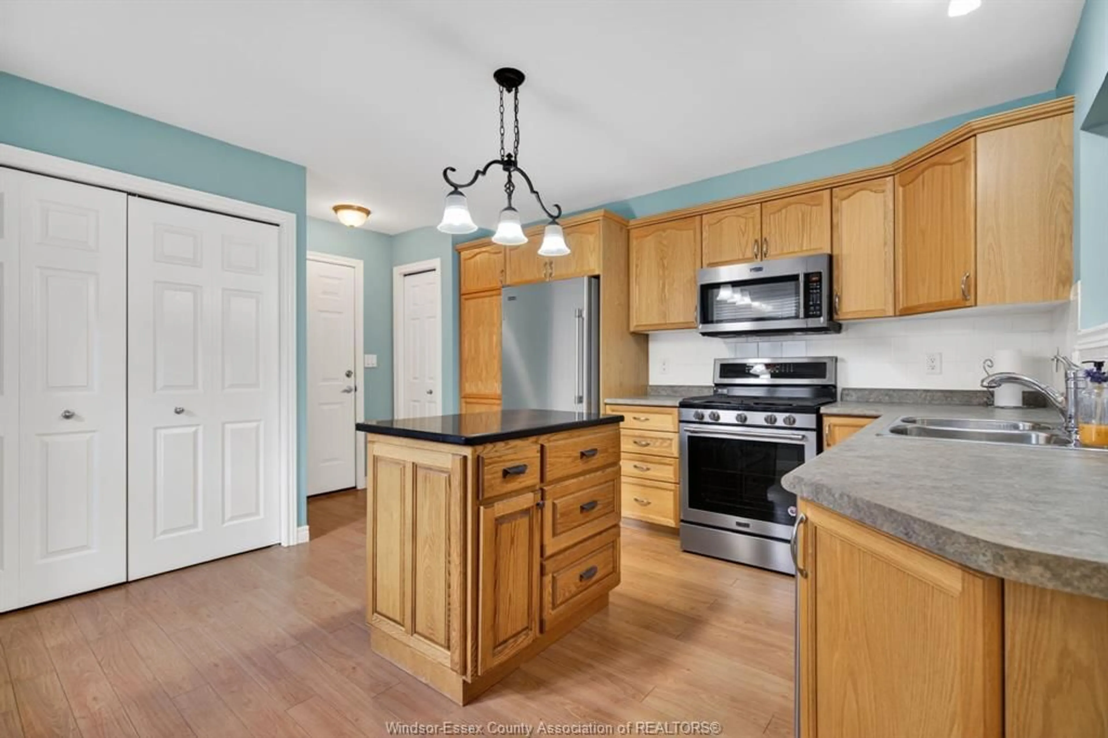 Standard kitchen, unknown for 13 Leonard Dr, Kingsville Ontario N9Y 4G4