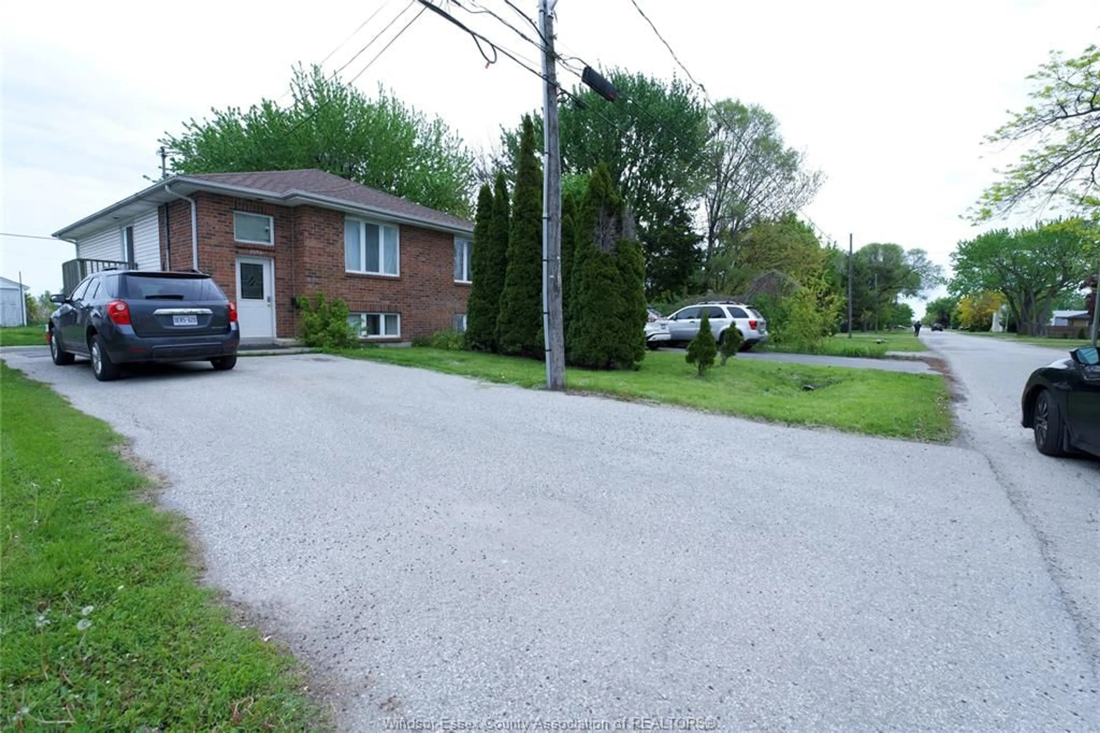 A pic from outside/outdoor area/front of a property/back of a property/a pic from drone, street for 3646 RIBERDY Rd, Windsor Ontario N8W 3V8