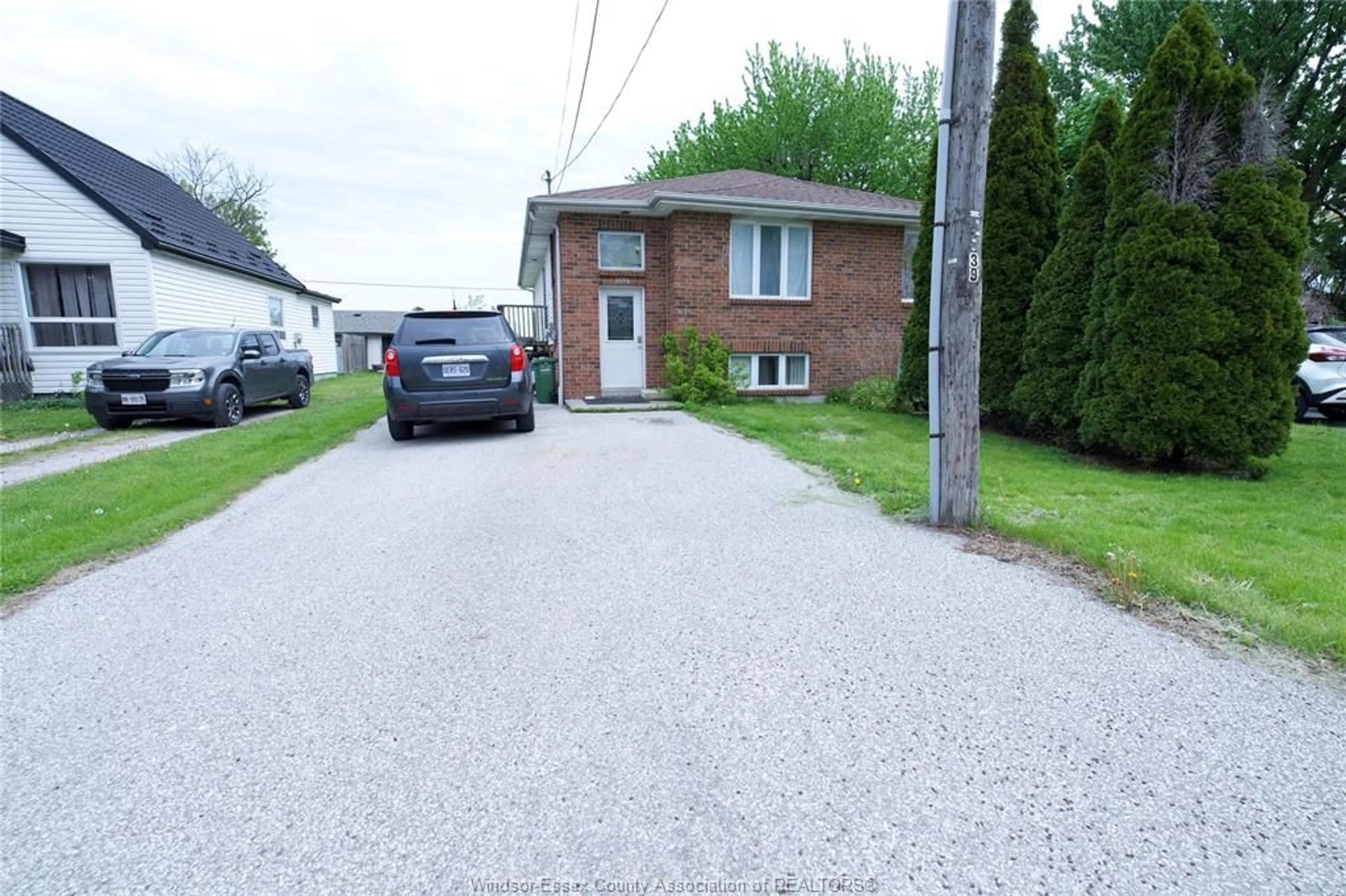 A pic from outside/outdoor area/front of a property/back of a property/a pic from drone, street for 3646 RIBERDY Rd, Windsor Ontario N8W 3V8