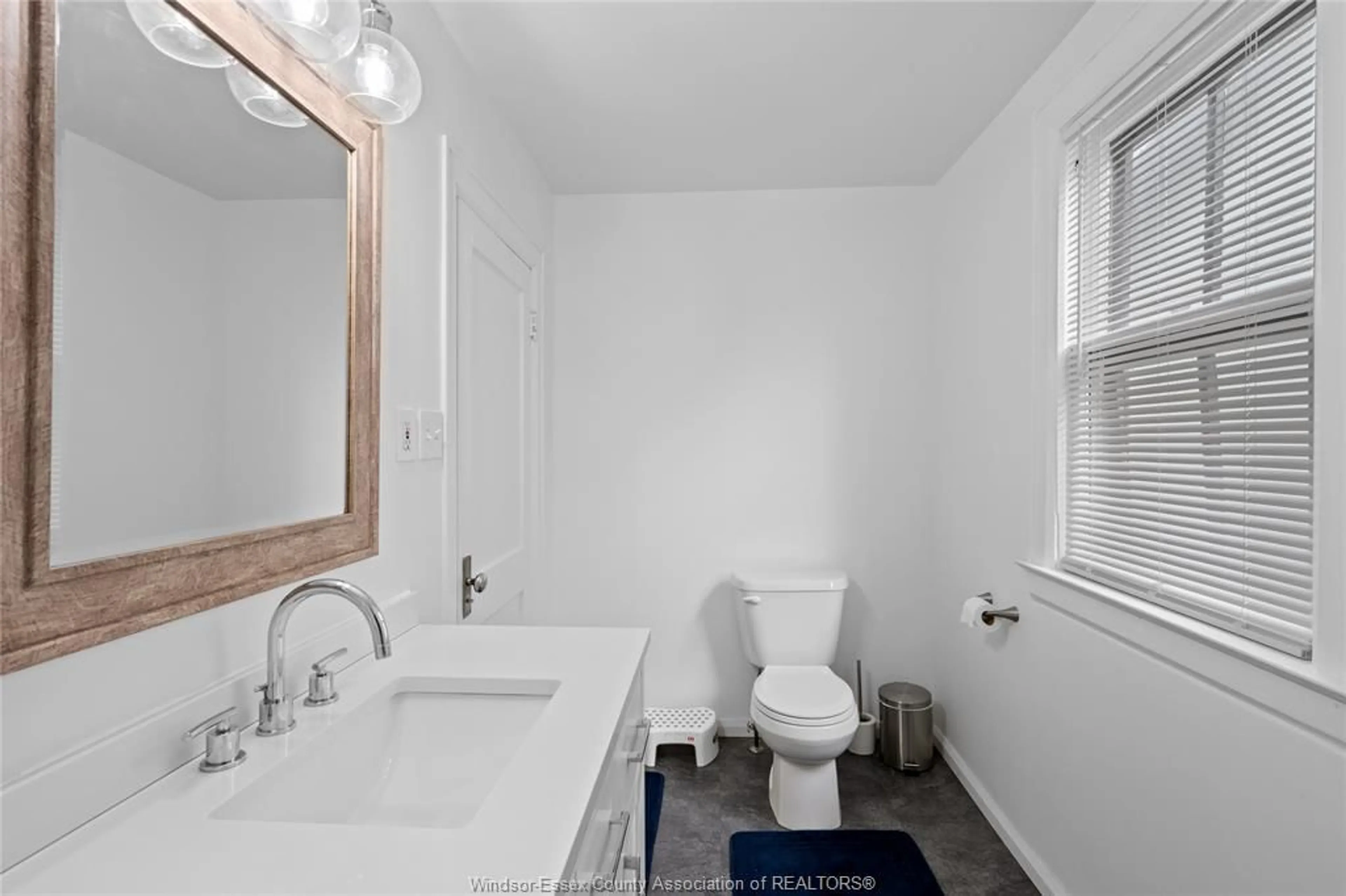 Standard bathroom, ceramic/tile floor for 1578 DOUGALL Ave, Windsor Ontario N8X 1S1