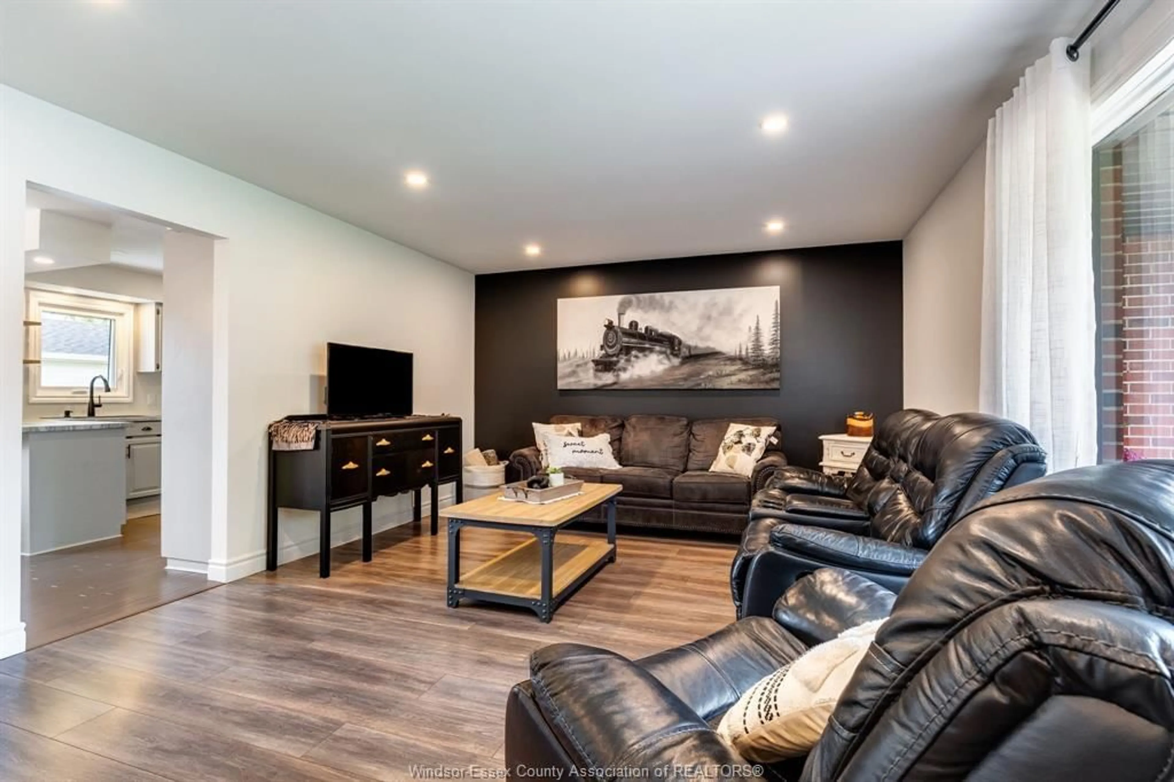 Living room with furniture, wood/laminate floor for 66 Shawnee Crt, Leamington Ontario N8H 5A9