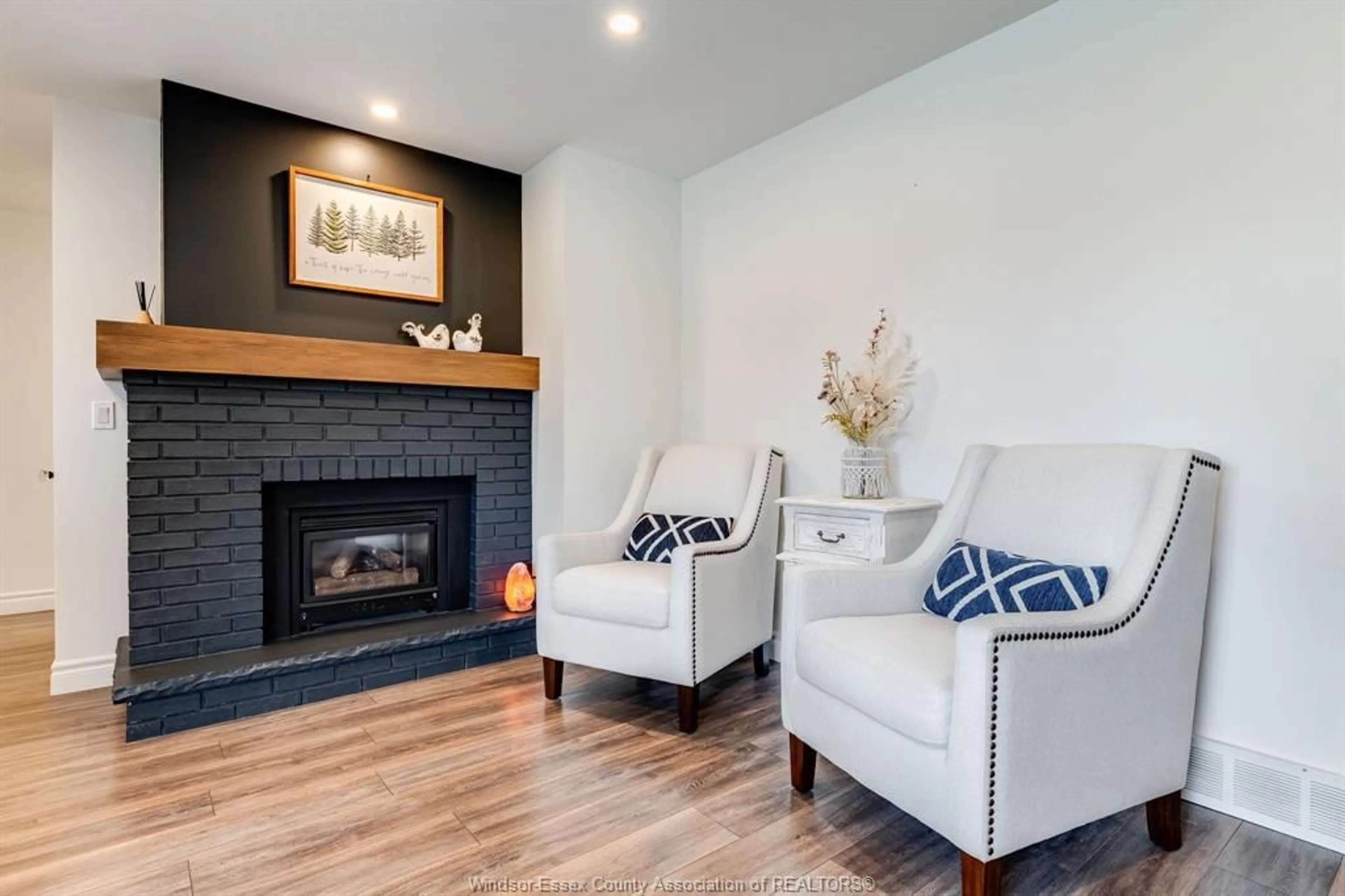 Living room with furniture, unknown for 66 Shawnee Crt, Leamington Ontario N8H 5A9