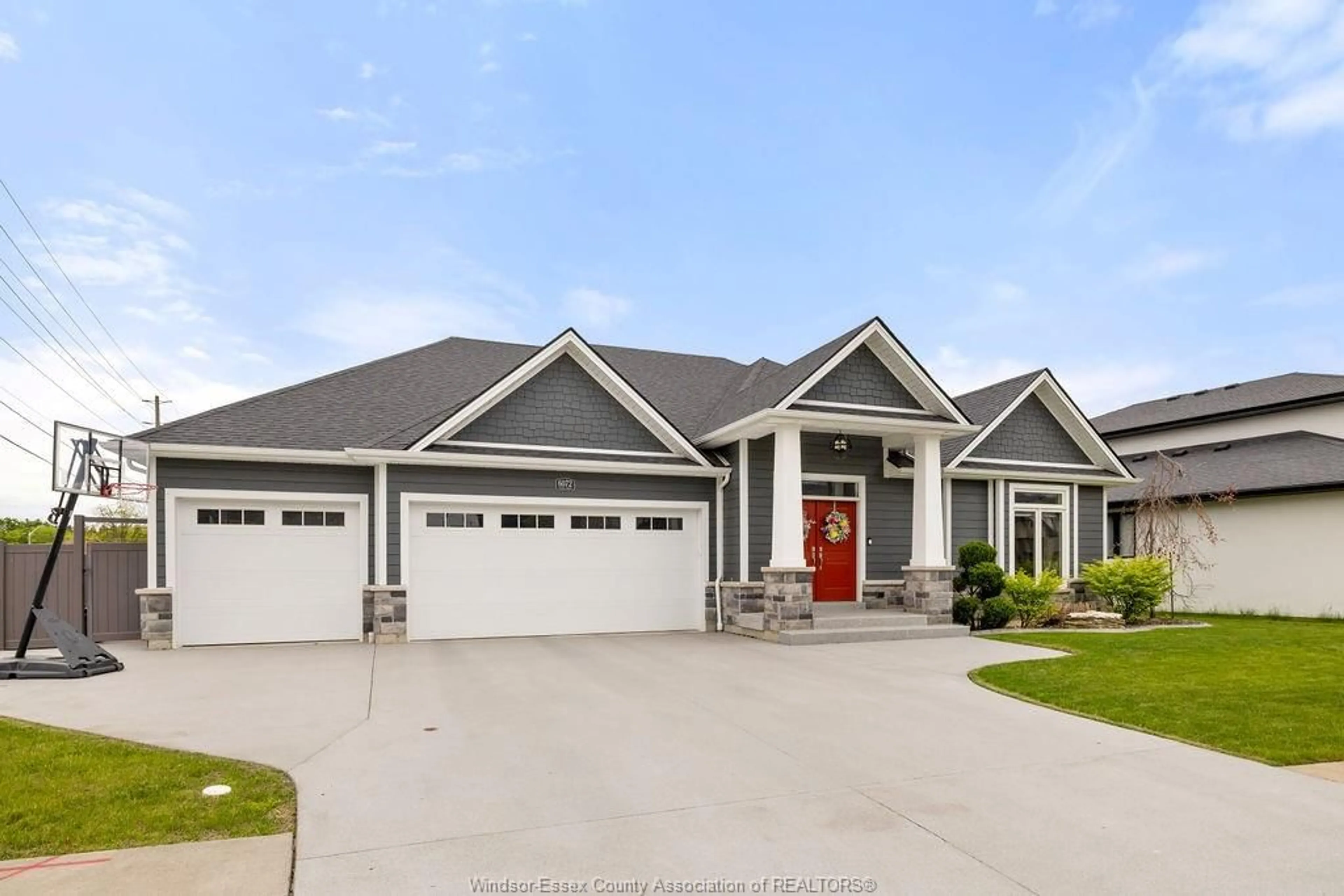 Home with vinyl exterior material, street for 6072 Silver Maple, LaSalle Ontario N9H 0C1
