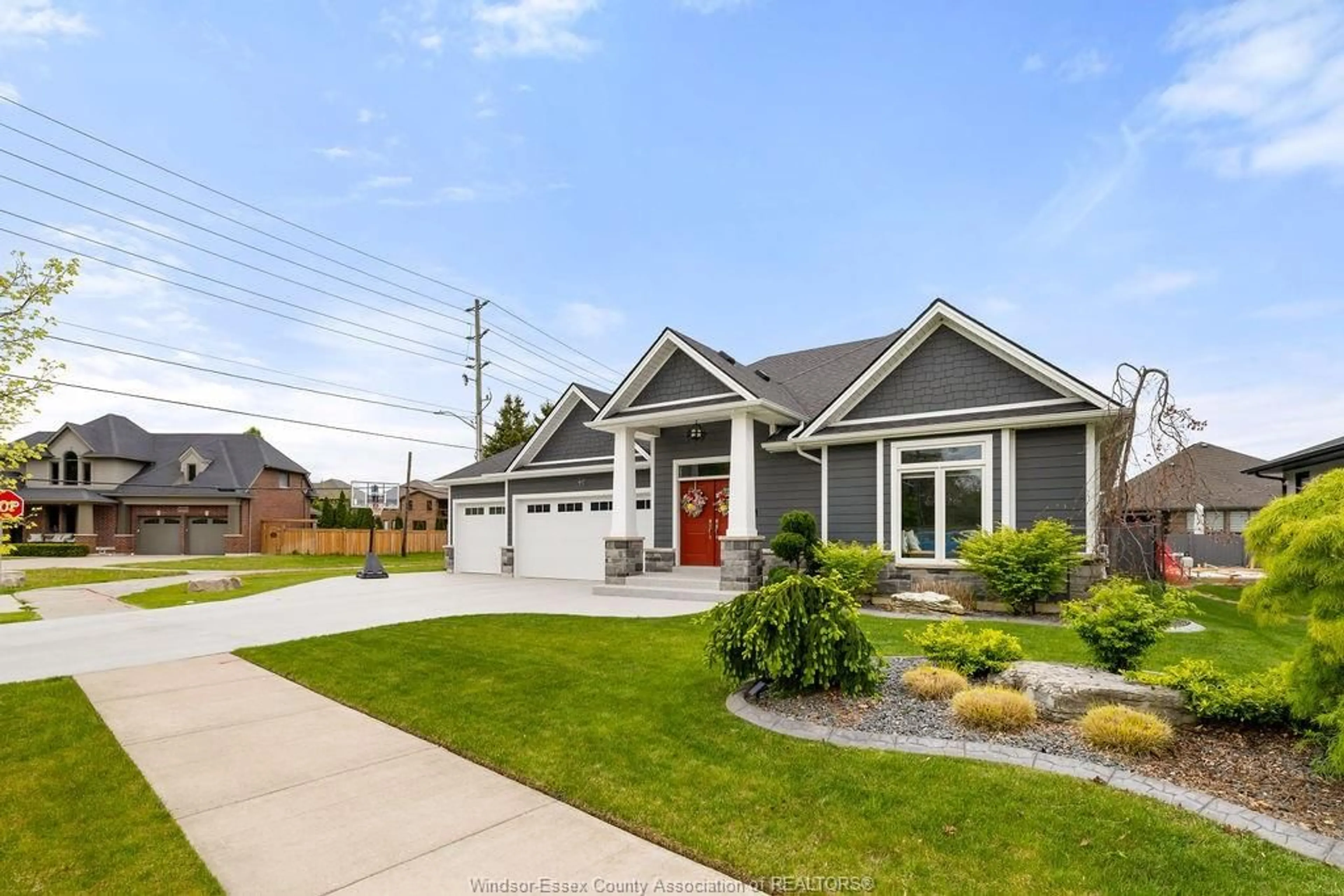 Home with vinyl exterior material, street for 6072 Silver Maple, LaSalle Ontario N9H 0C1