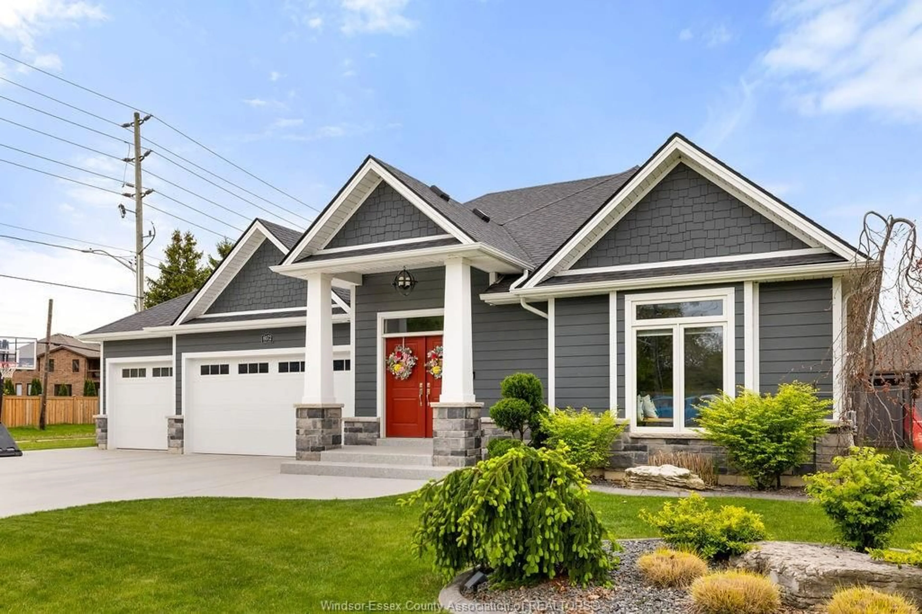 Home with vinyl exterior material, street for 6072 Silver Maple, LaSalle Ontario N9H 0C1