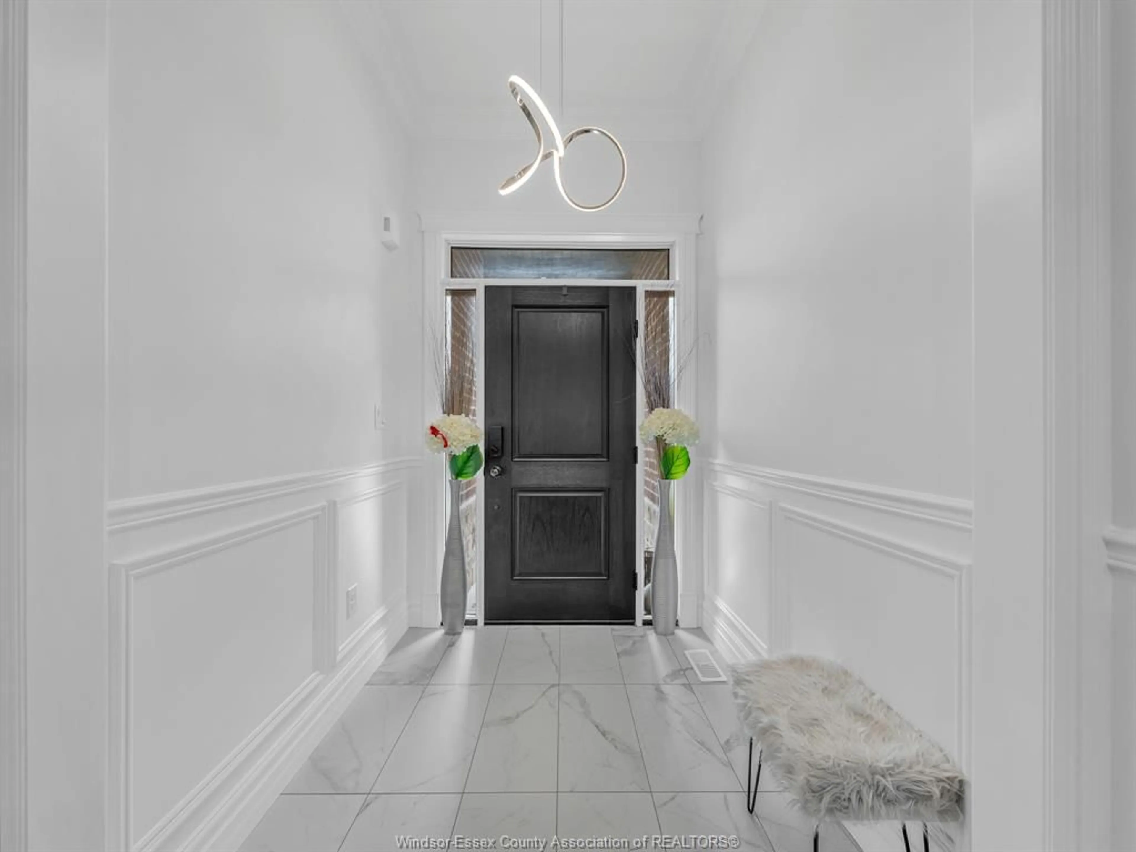 Indoor foyer for 417 BRUNMAR Cres, Lakeshore Ontario N8L 0Y2
