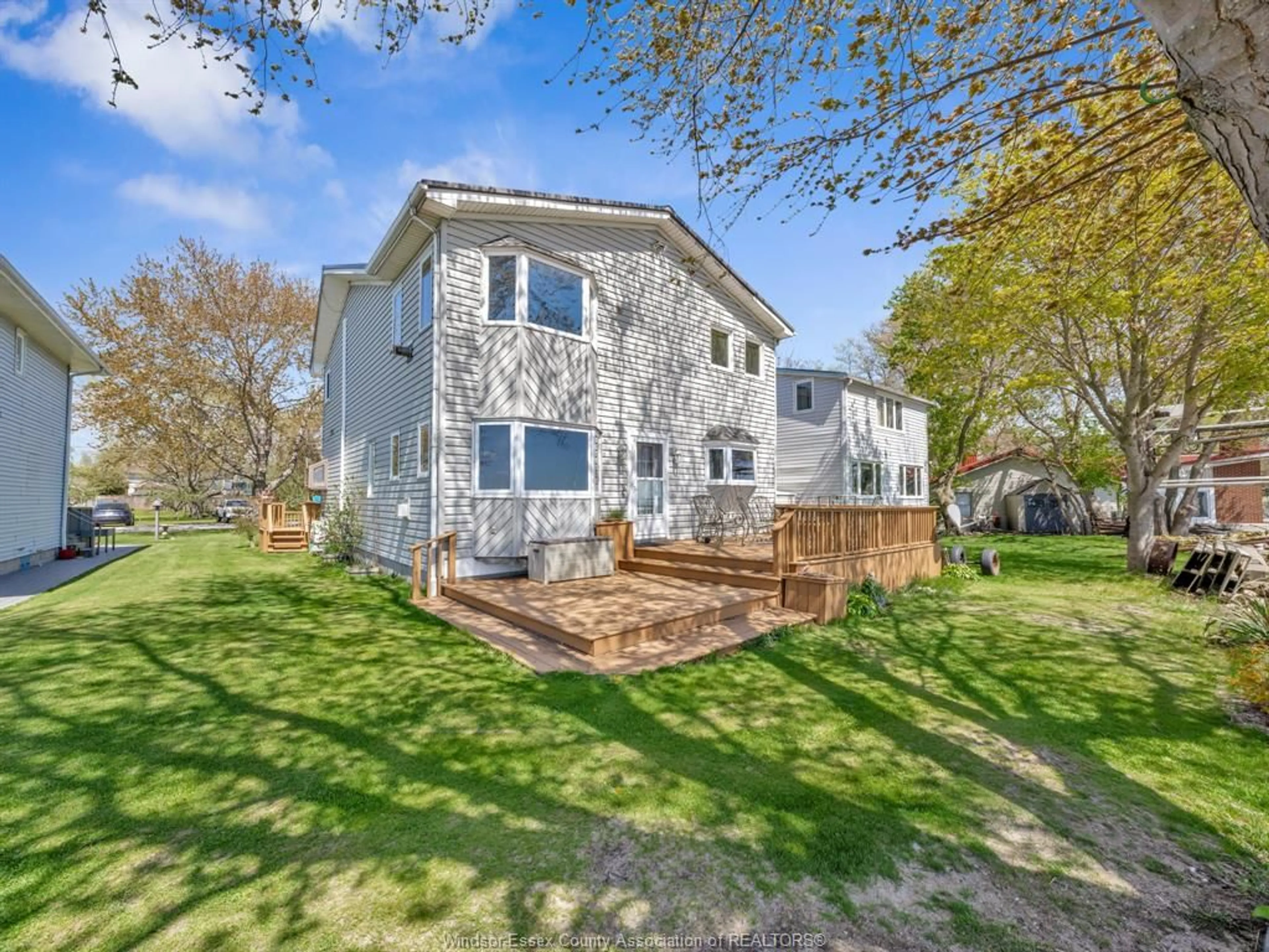 A pic from outside/outdoor area/front of a property/back of a property/a pic from drone, water/lake/river/ocean view for 545 LAKEVIEW Ave, Essex Ontario N0R 1G0