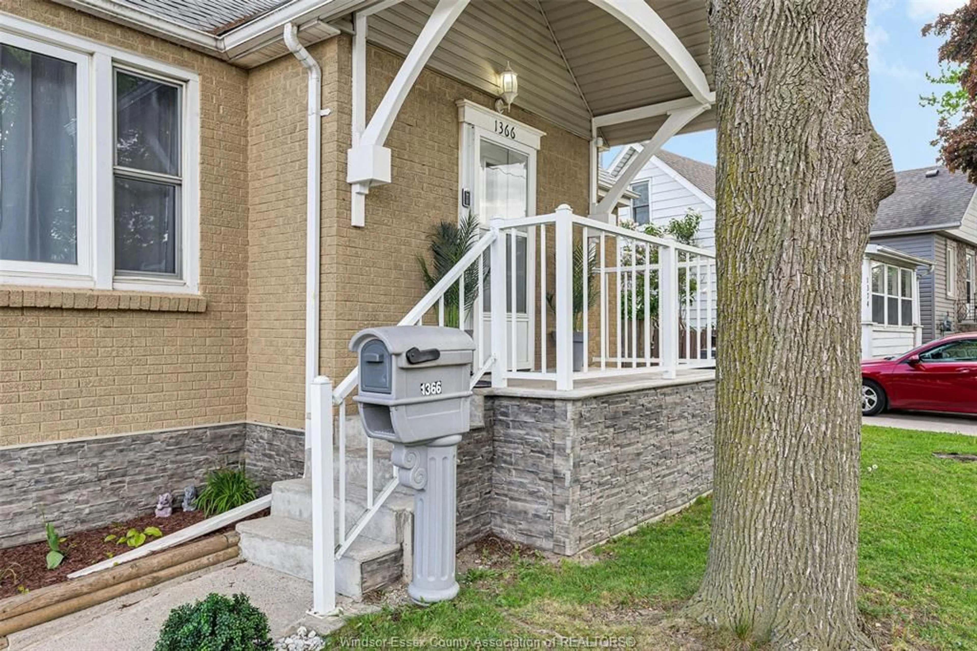 Unknown for 1366 LILLIAN Ave, Windsor Ontario N8X 4A5